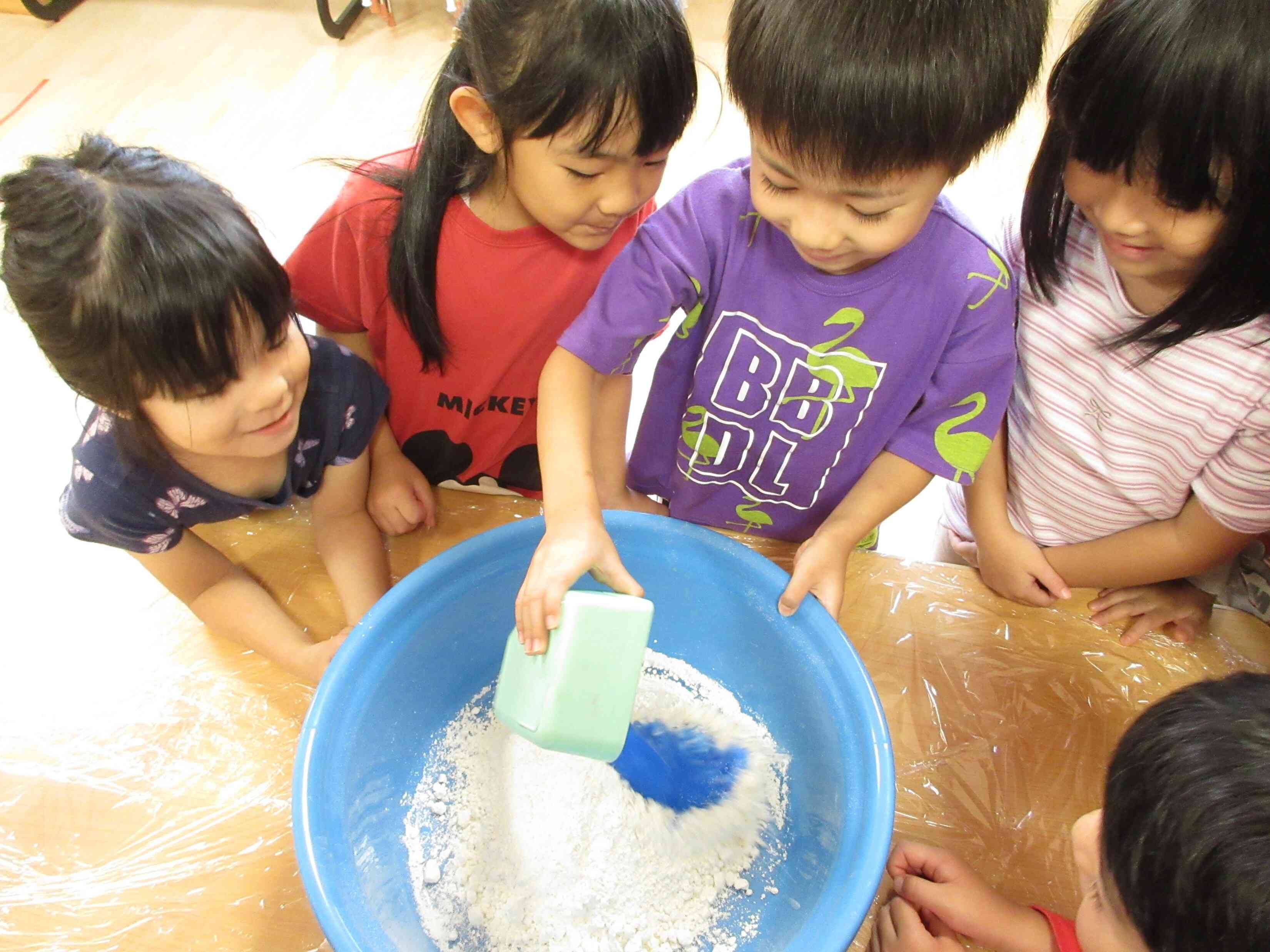 小麦粉粘土を作るよ！