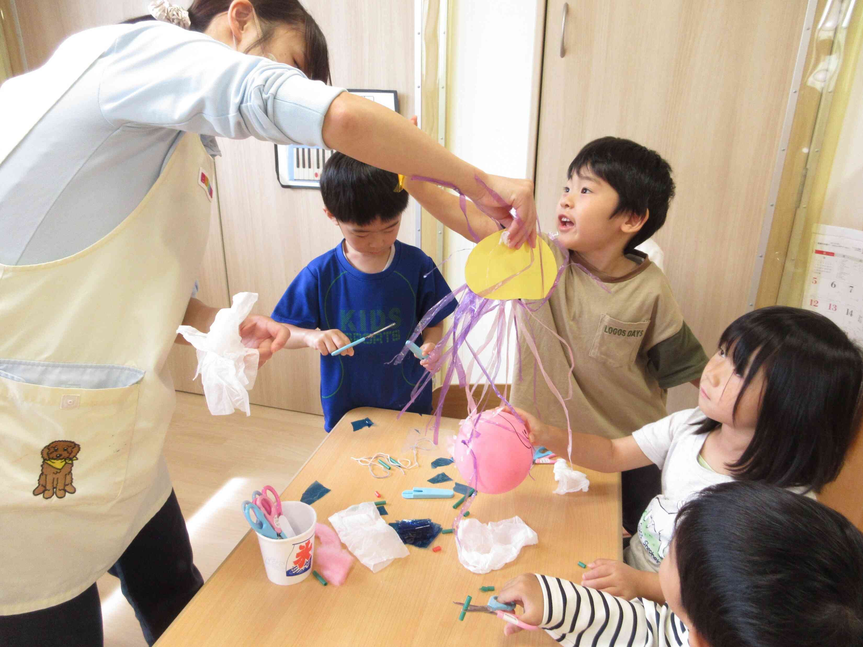 4歳クラスの科学遊び~静電気~