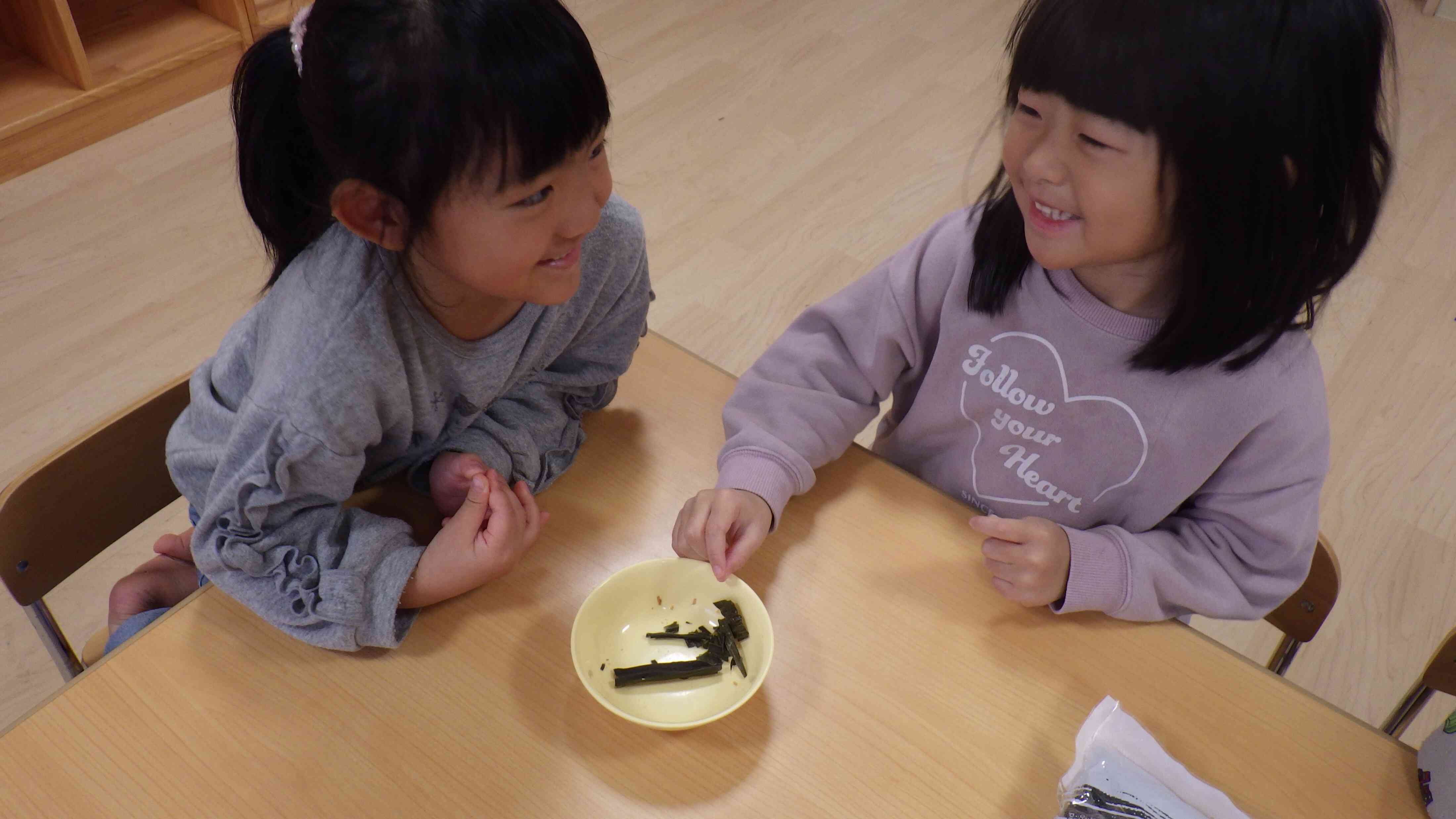 『 昆布』も『鰹節』も『味噌』も、普段のお味噌汁の中には見えないので溶けてしまったと思った子もいました。