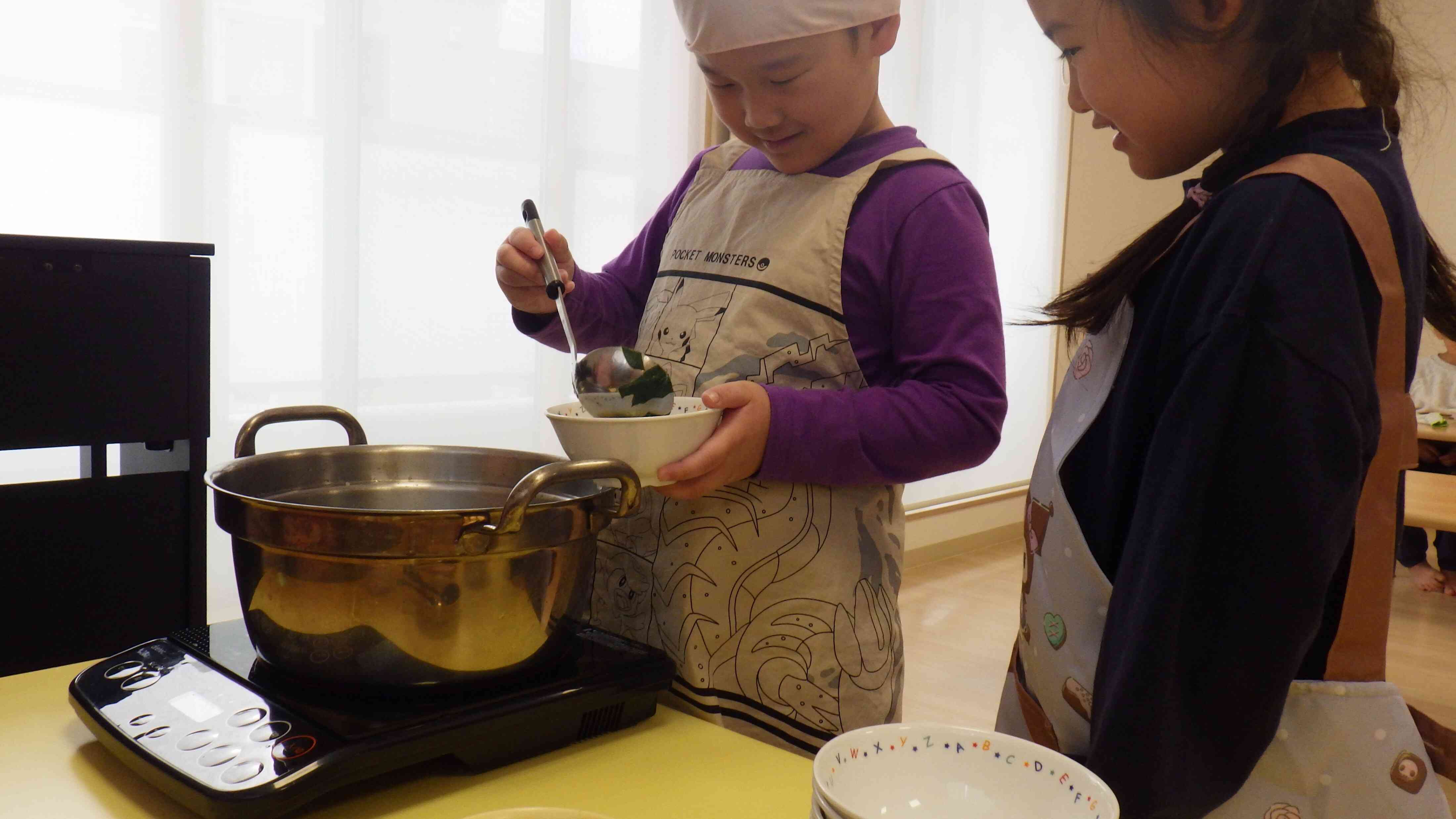 配膳も子供たちに体験してもらいました！