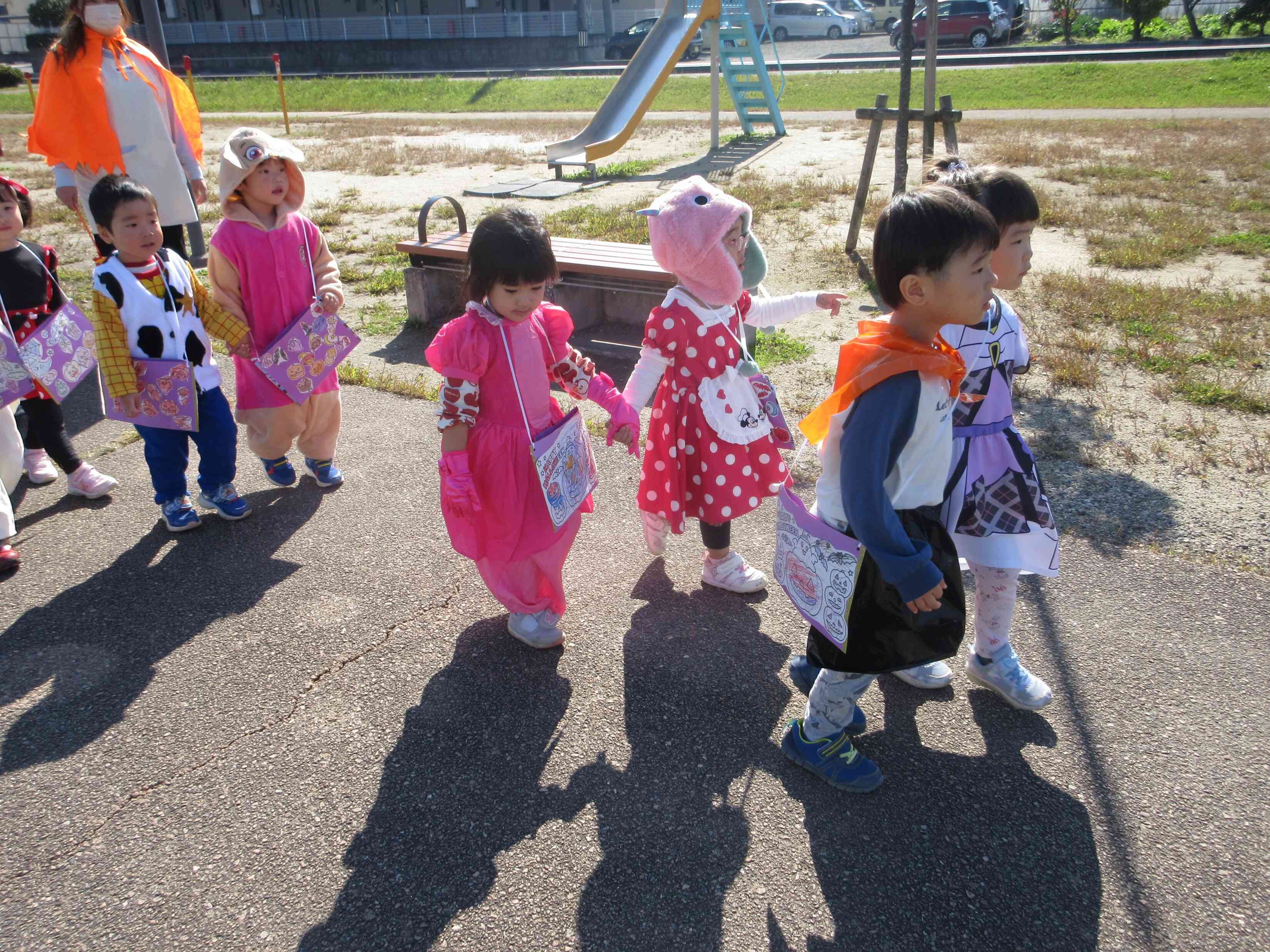 仮装して散歩はちょっぴりドキドキ♡