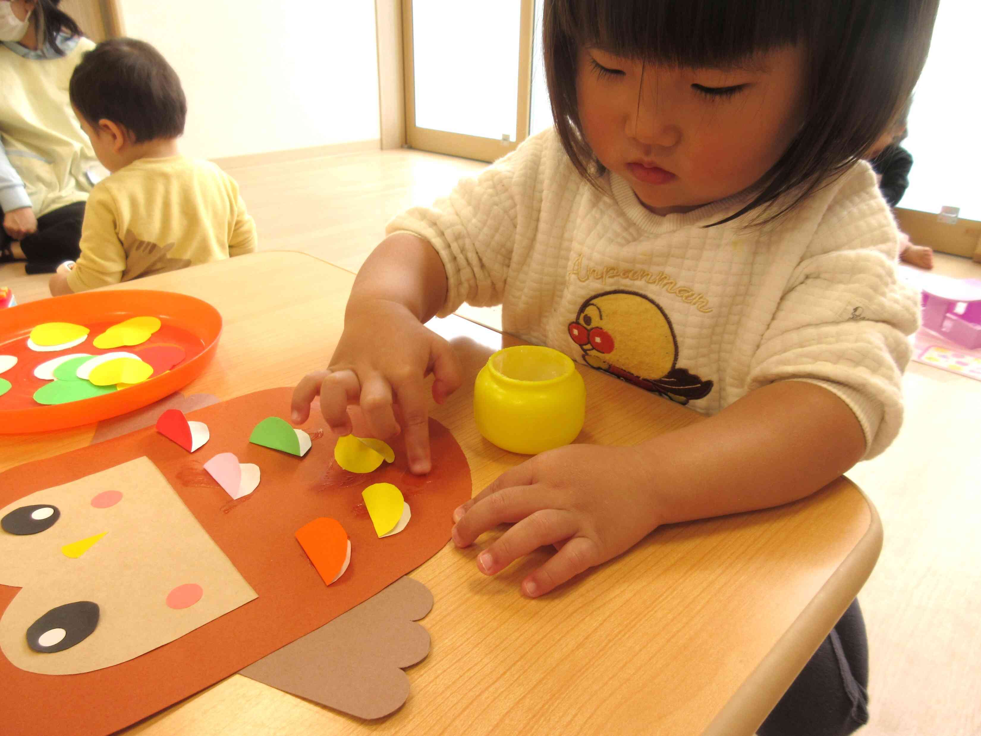 真剣な表情で製作中～♪