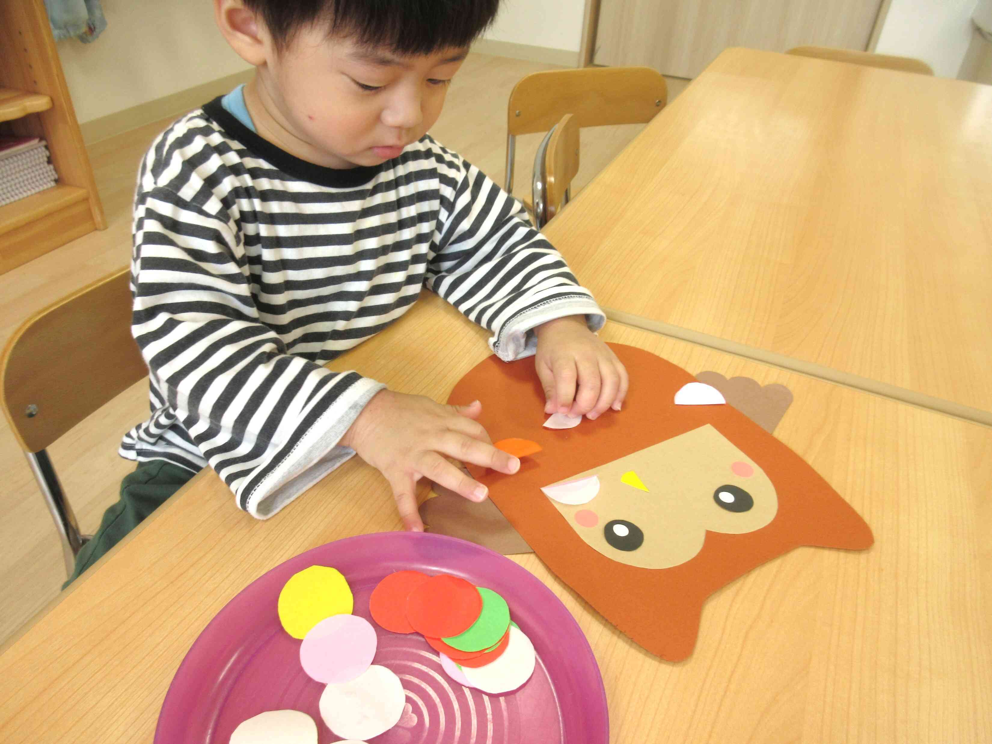 のりをぬりぬり～！