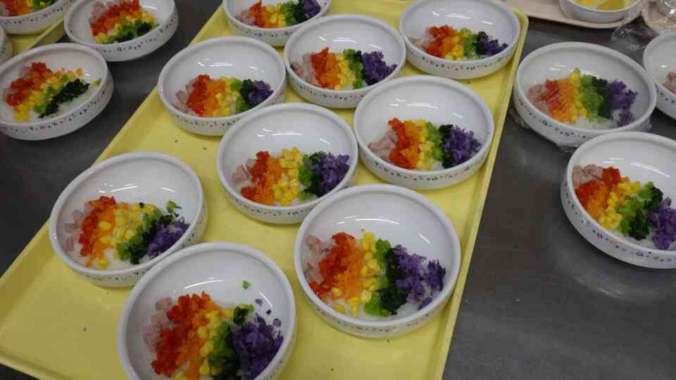 11月の誕生会食は『虹色ごはん』です♪