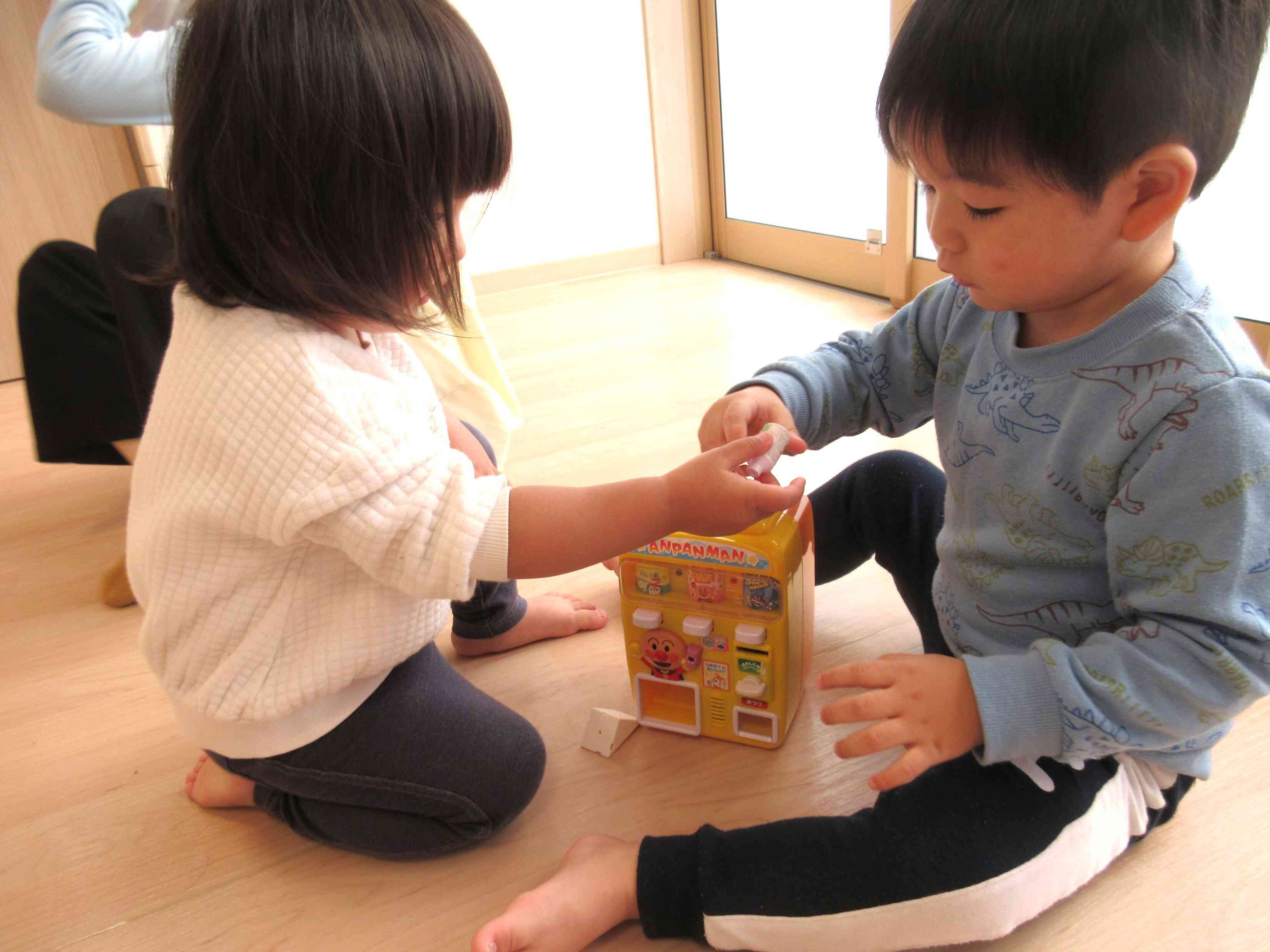 自動販売機のおもちゃを順番で★