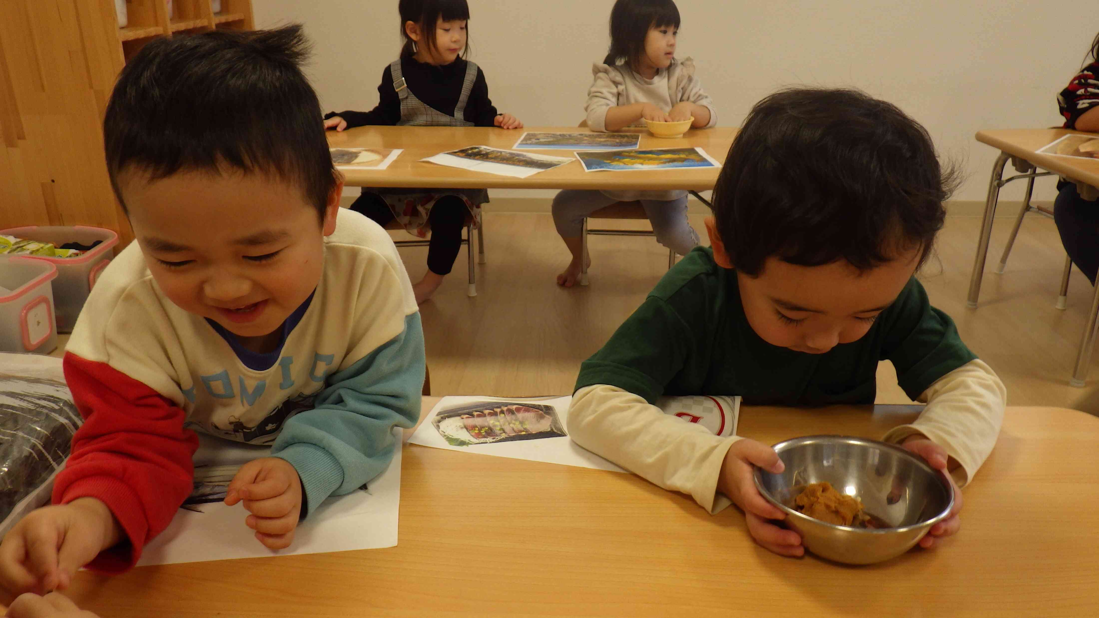 当日のお給食のお味噌汁の具は『ほうれん草・もやし・油揚げ』でした。