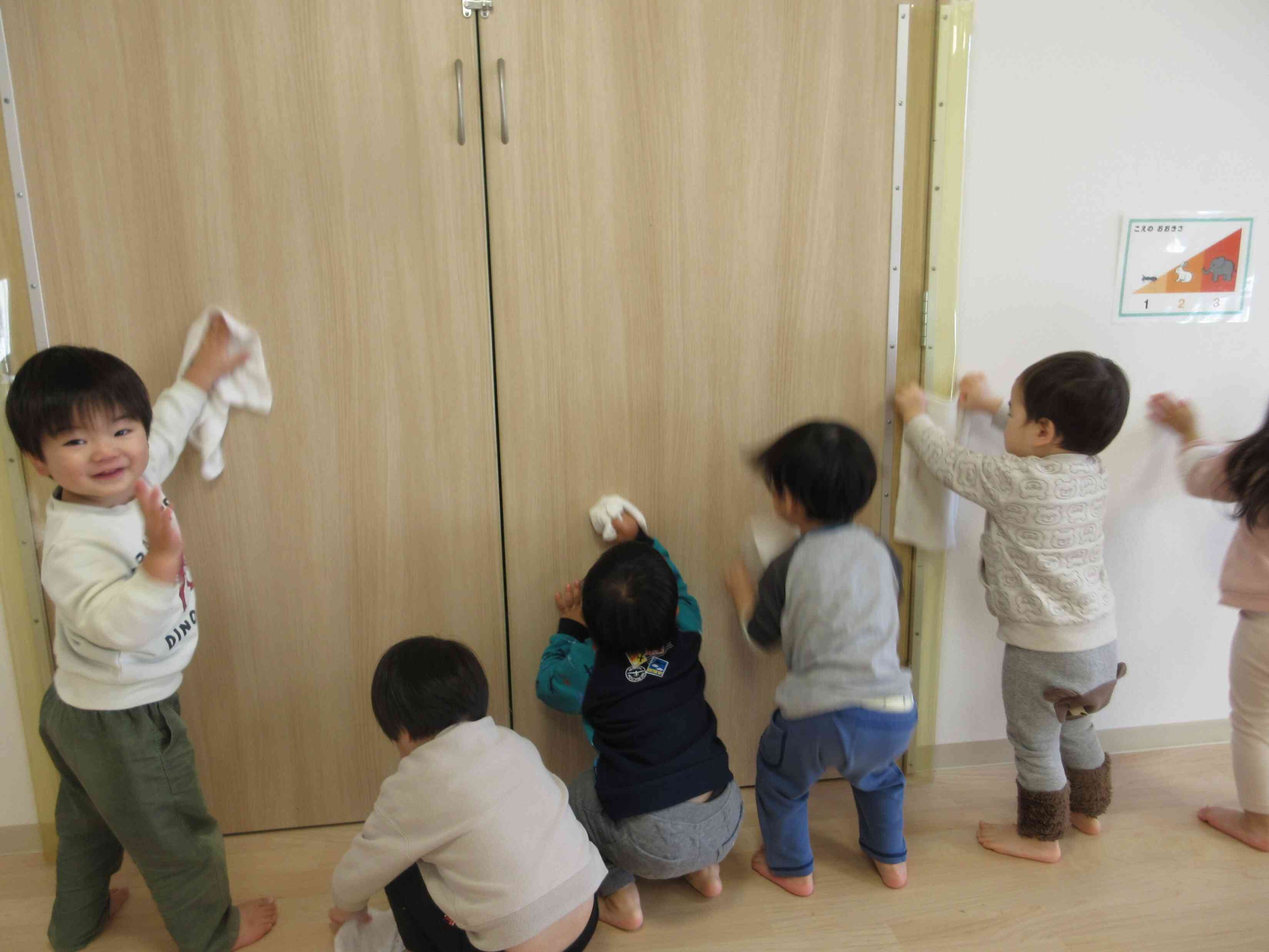 一列に並んでいる後姿♡