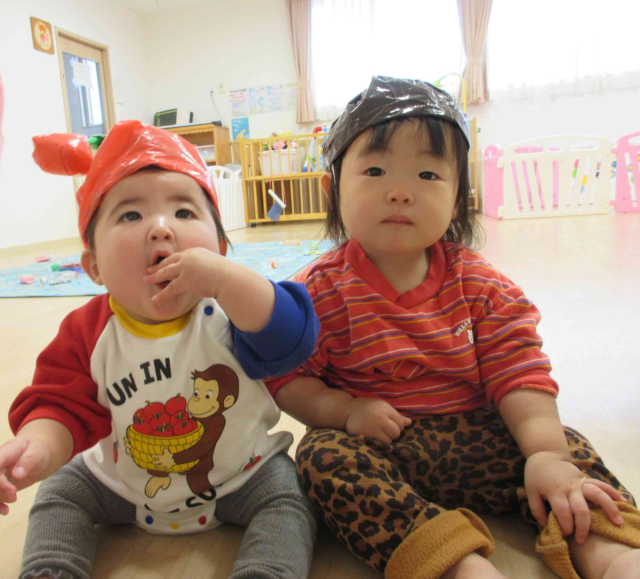 発表会に向けて帽子をかぶる練習をしたよ♪