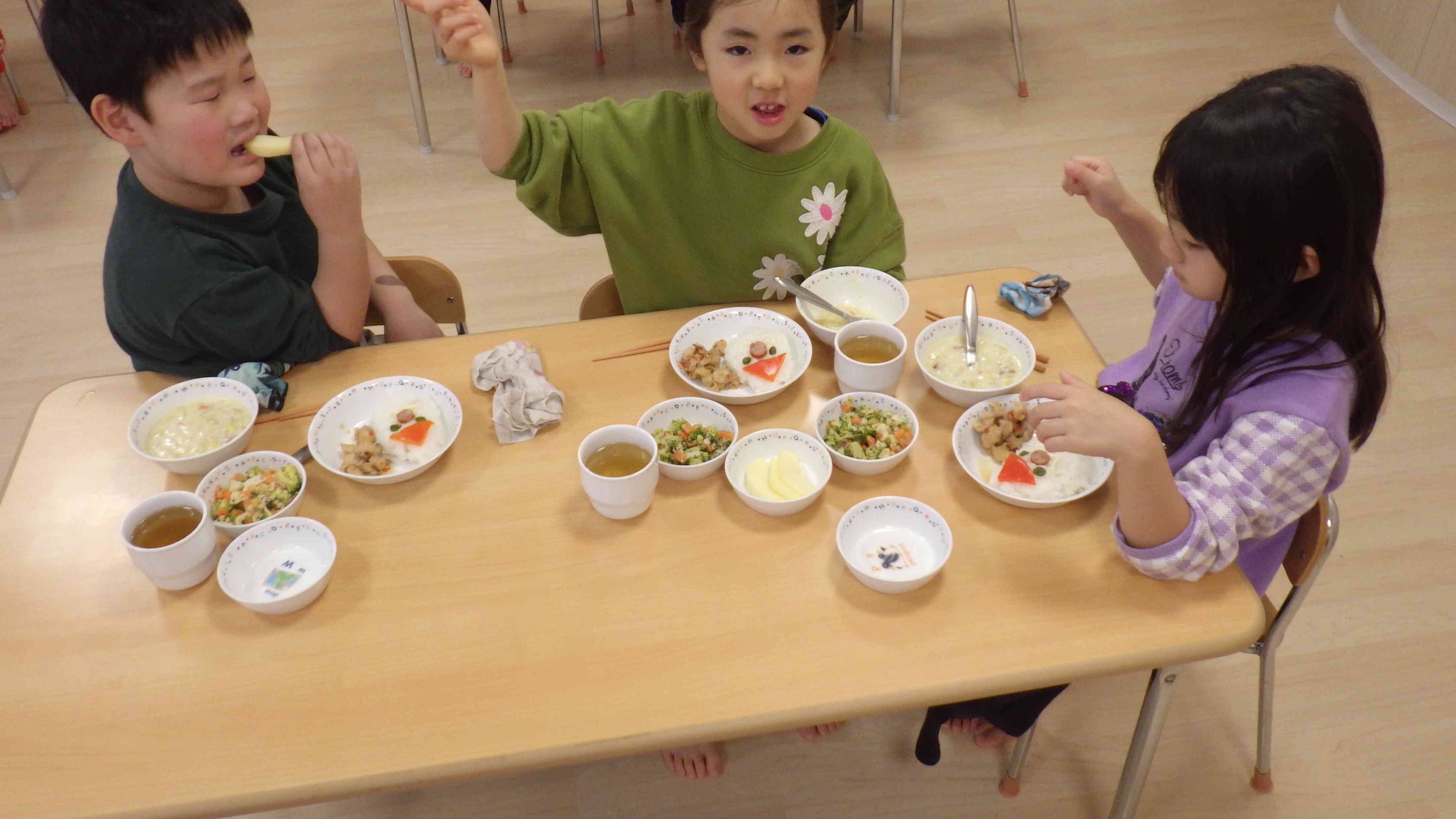 楽しい雰囲気での給食♡