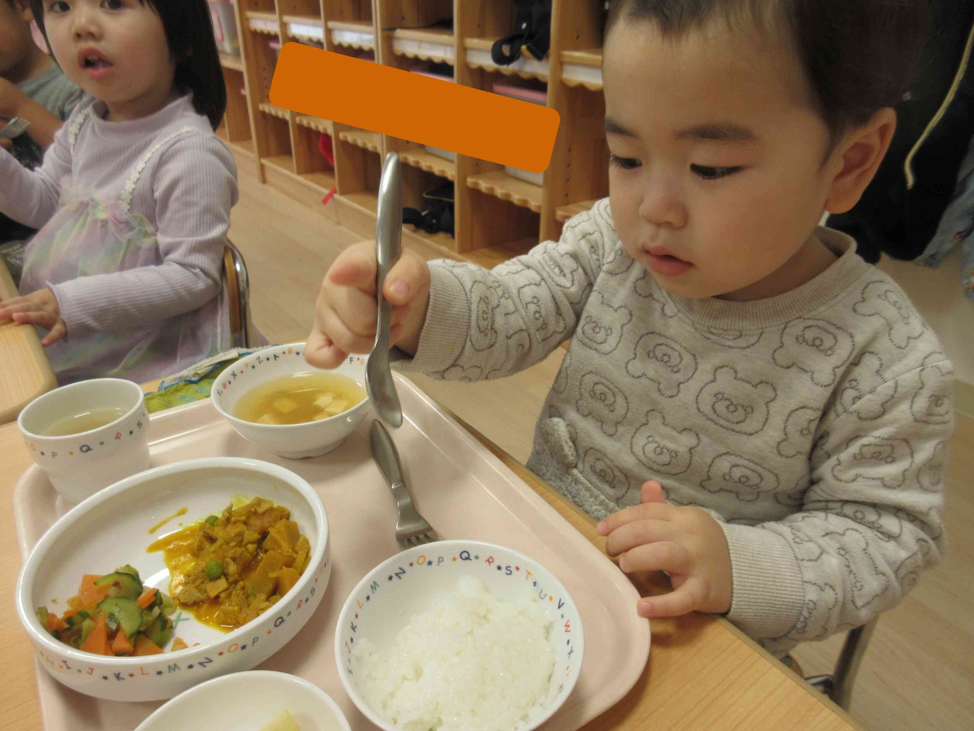 正しいスプーンの持ち方は？