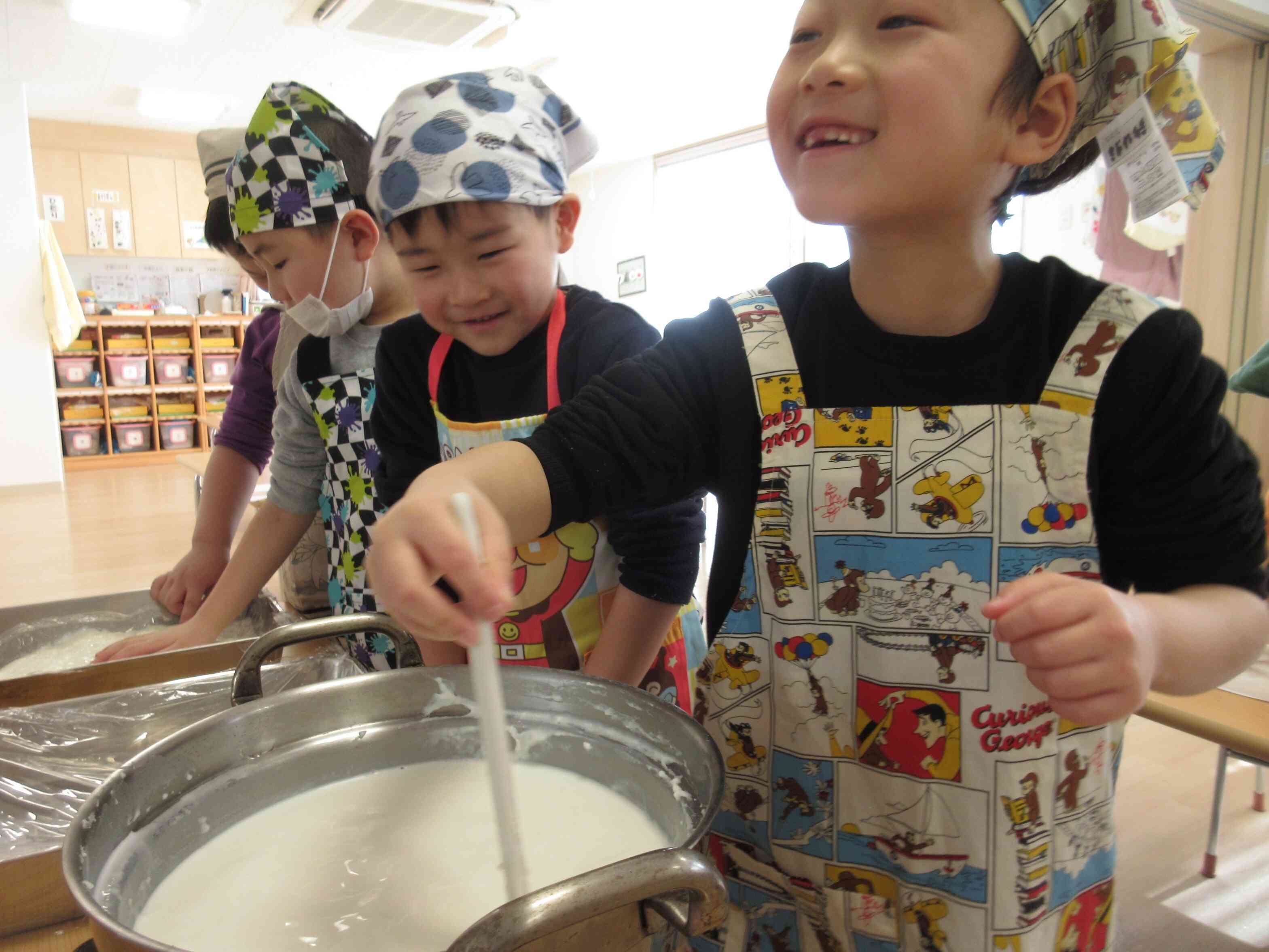 ３・４・５歳児では調理実習！