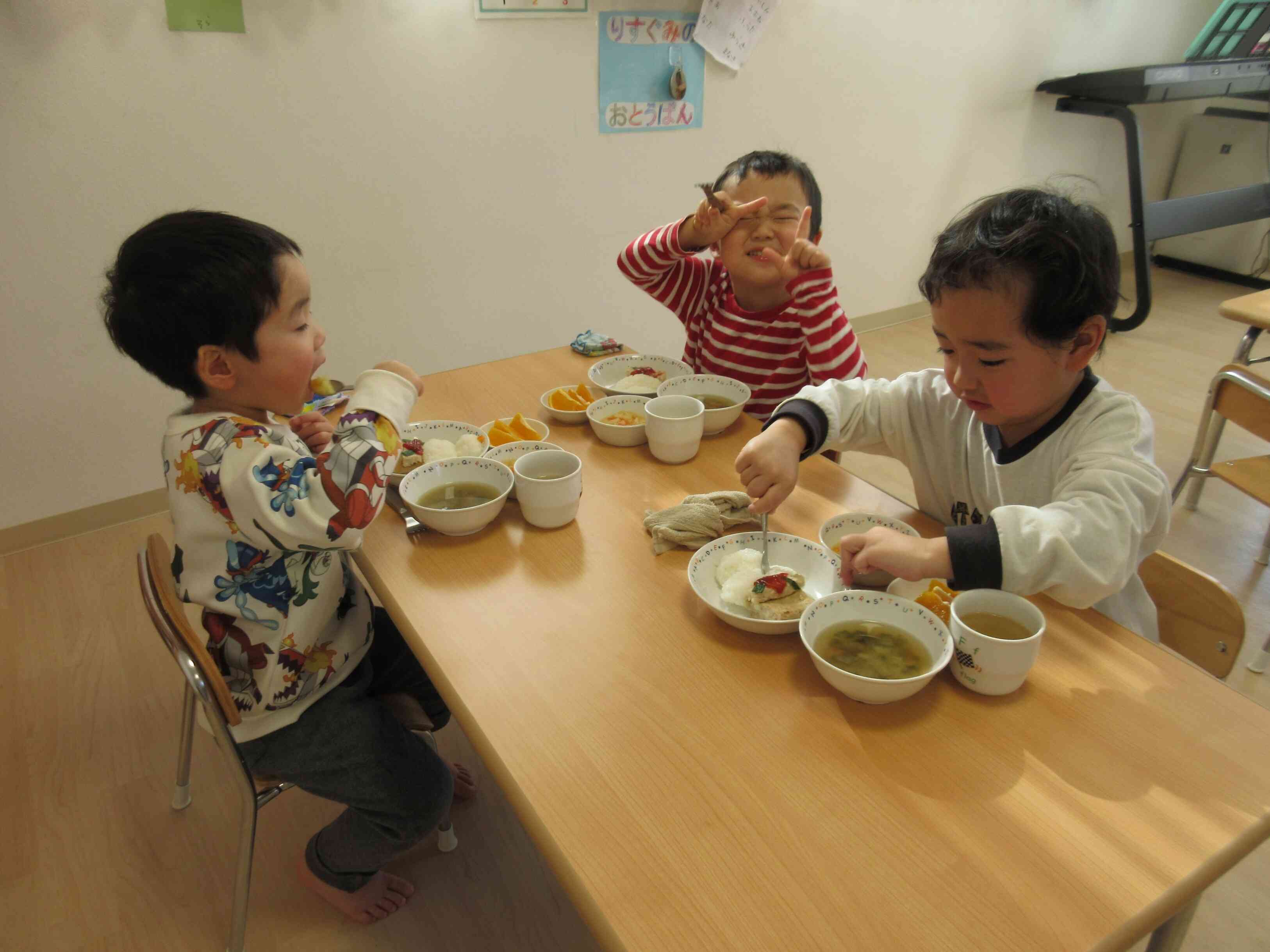 年末年始で色んな体験をしてきたのか、食べている様子を見に行くと沢山お話ししてくれました！