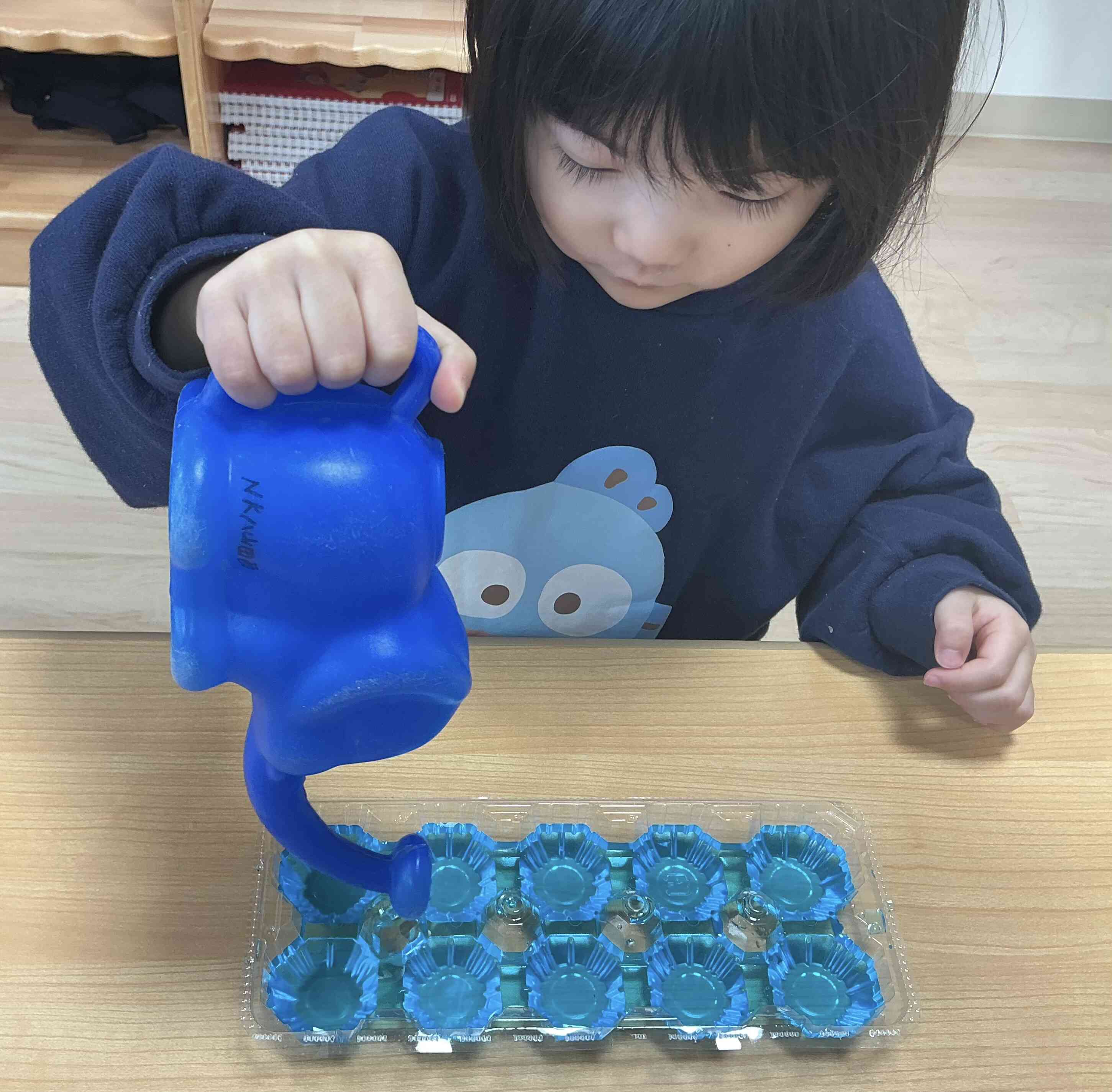 こぼさないように、真剣な表情⭐︎