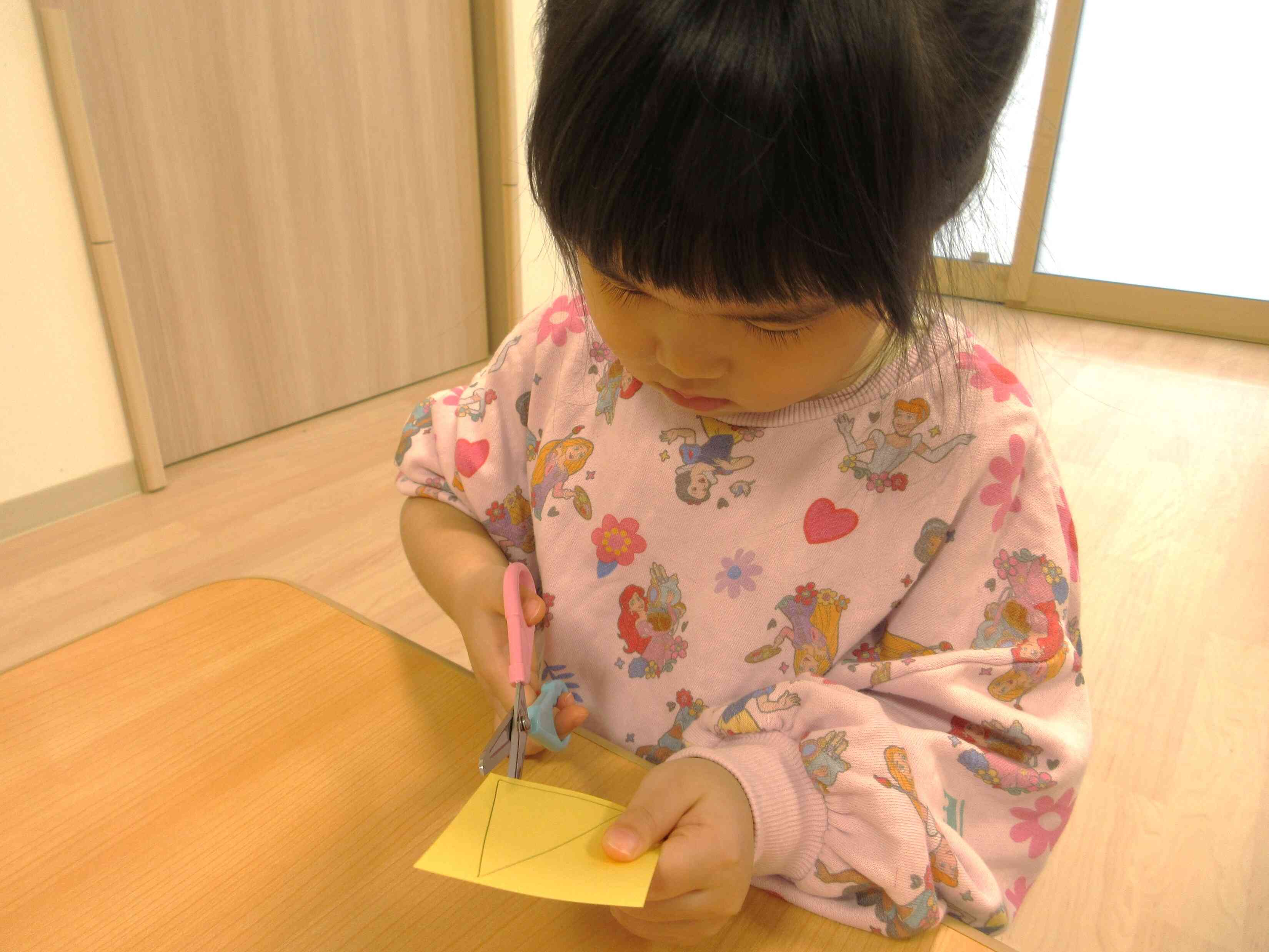 慎重に切り進めてるね～