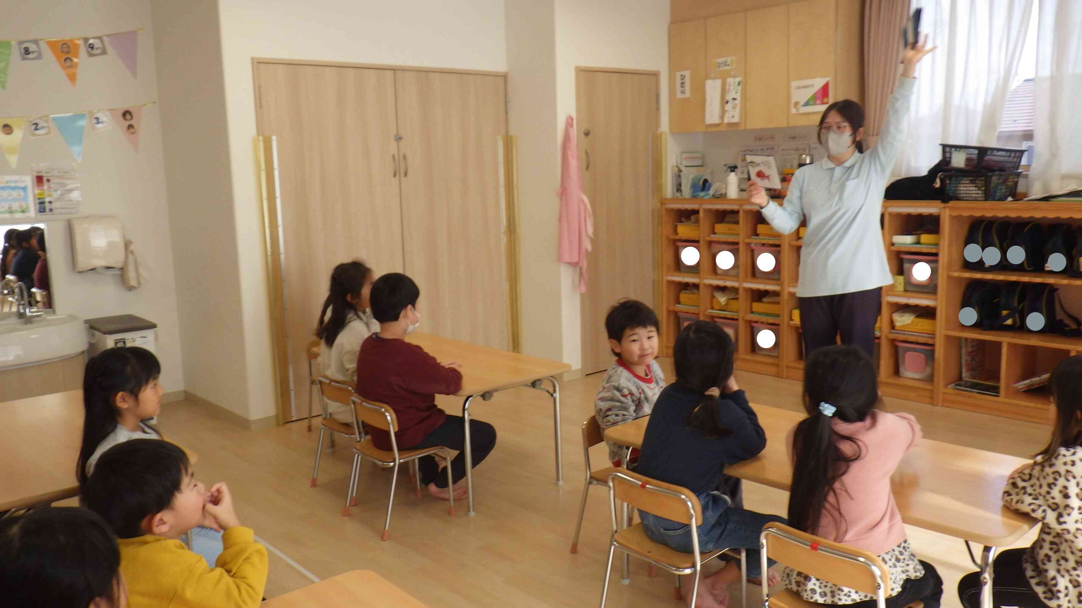 大きい年齢のクラスは少し難しいクイズに挑戦しました！