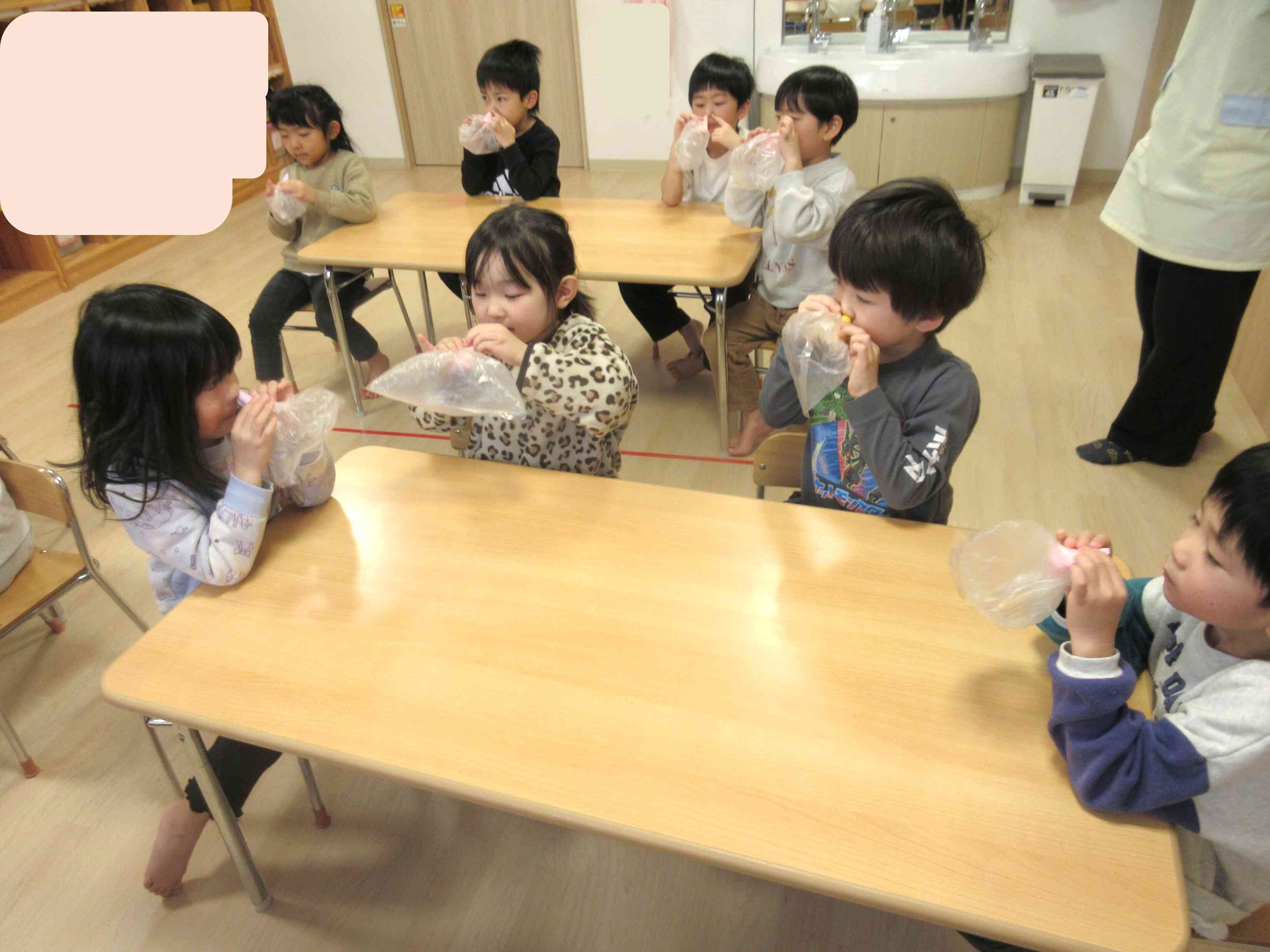 片方ずつ鼻をかんでみよう！