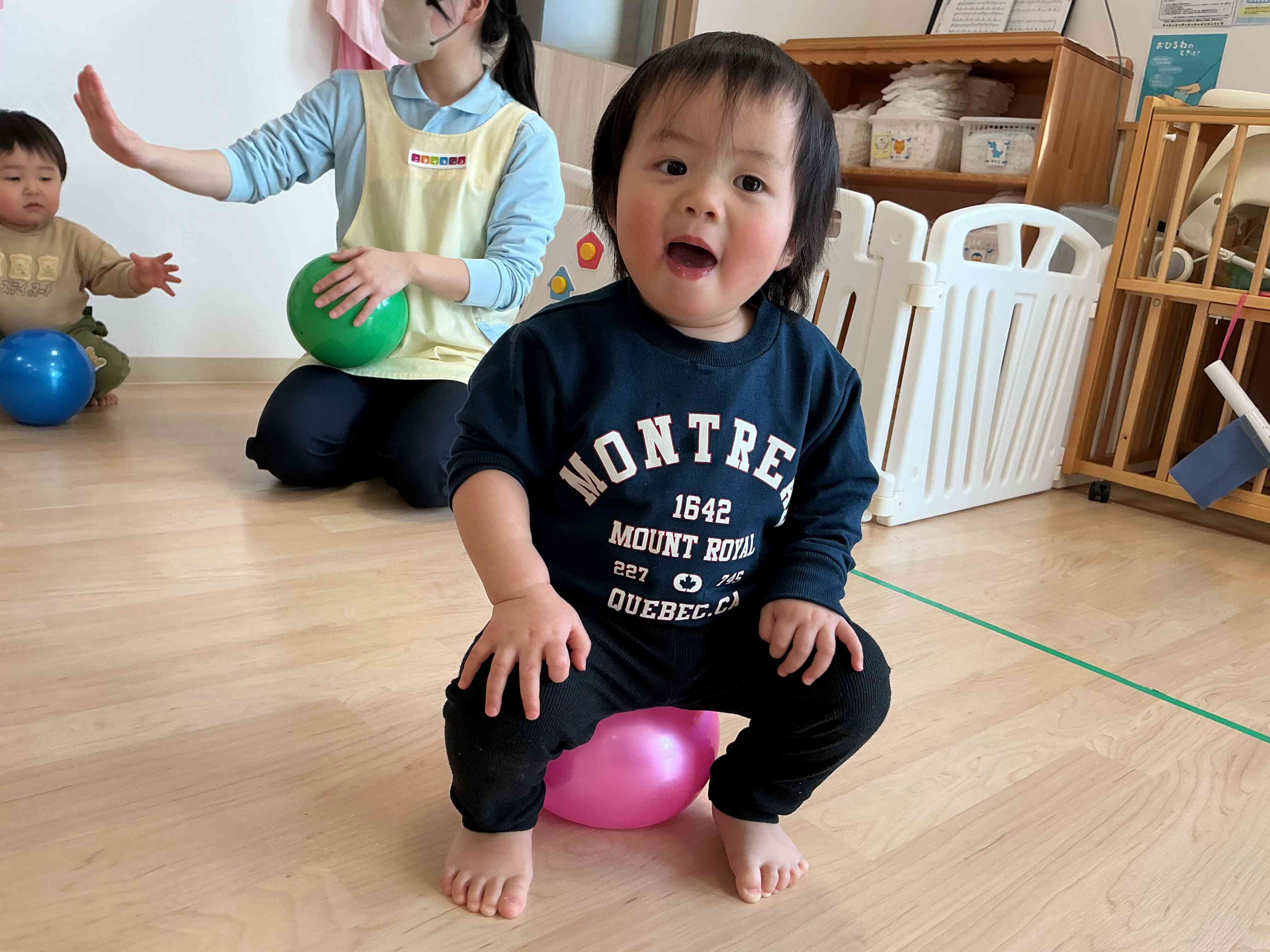 ボールに乗れたよ〜！