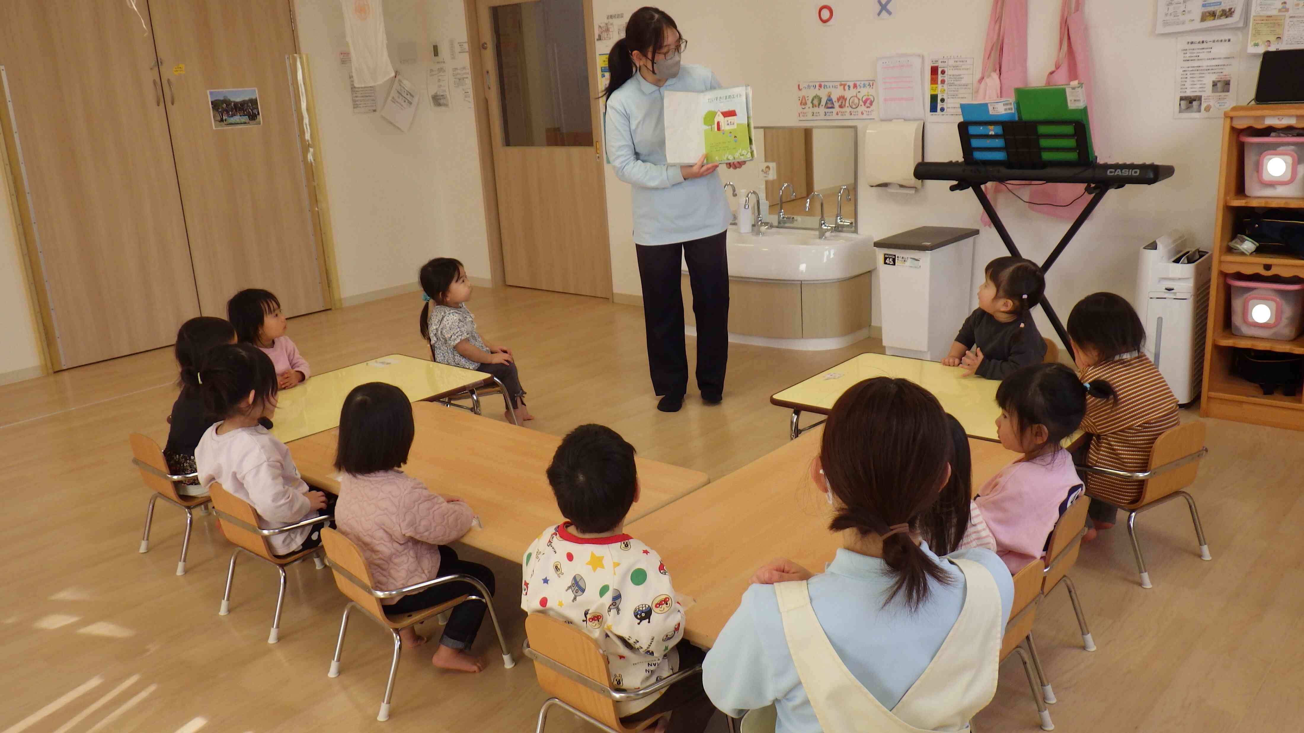 手作り絵本で豆について学びました☆