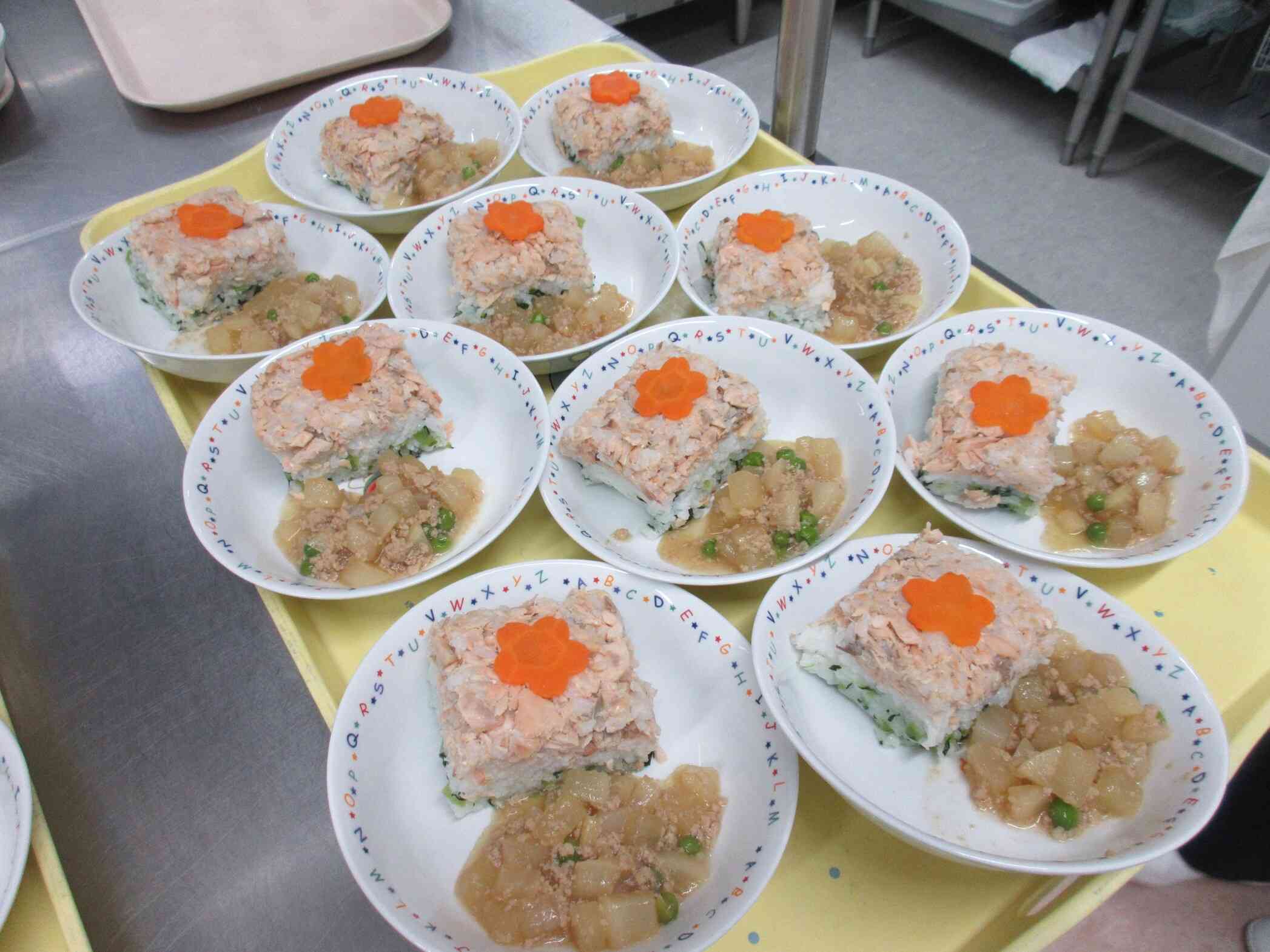 ３月の誕生会食は『三色ごはん』でした♪