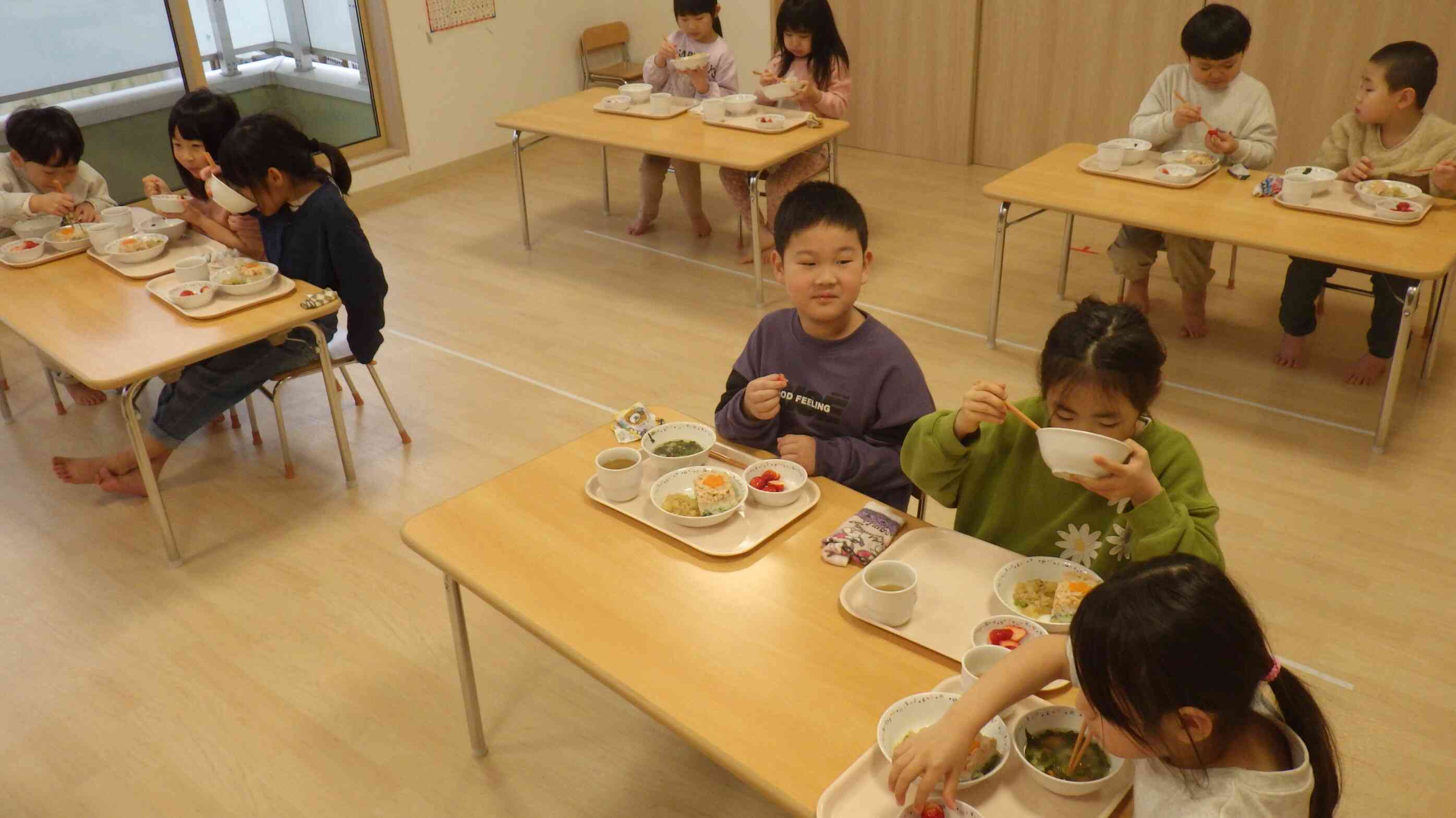 5歳児クラス最後の会食。残りのお給食も楽しく食べてね!