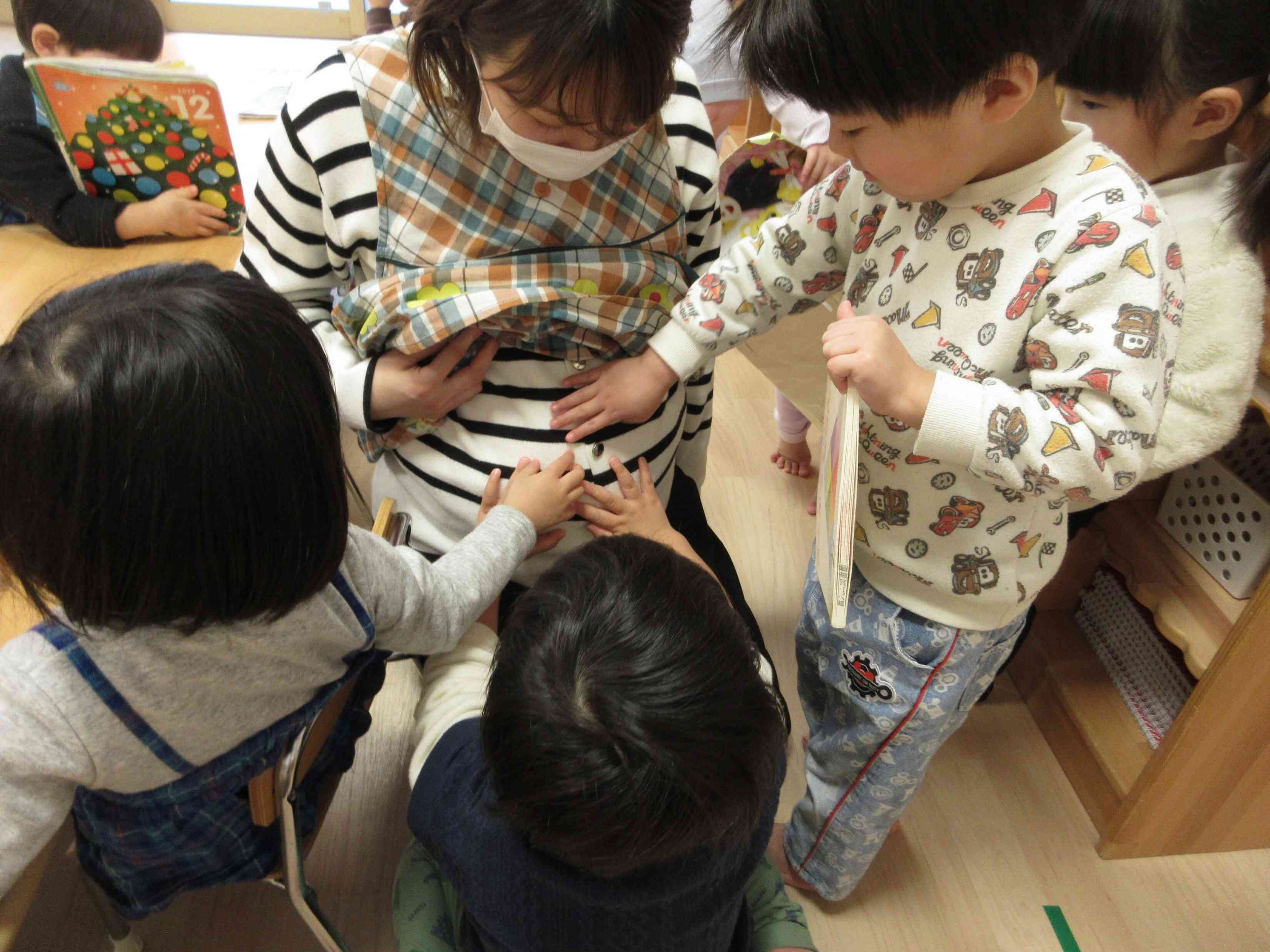 「お腹触ってもいいですか？」