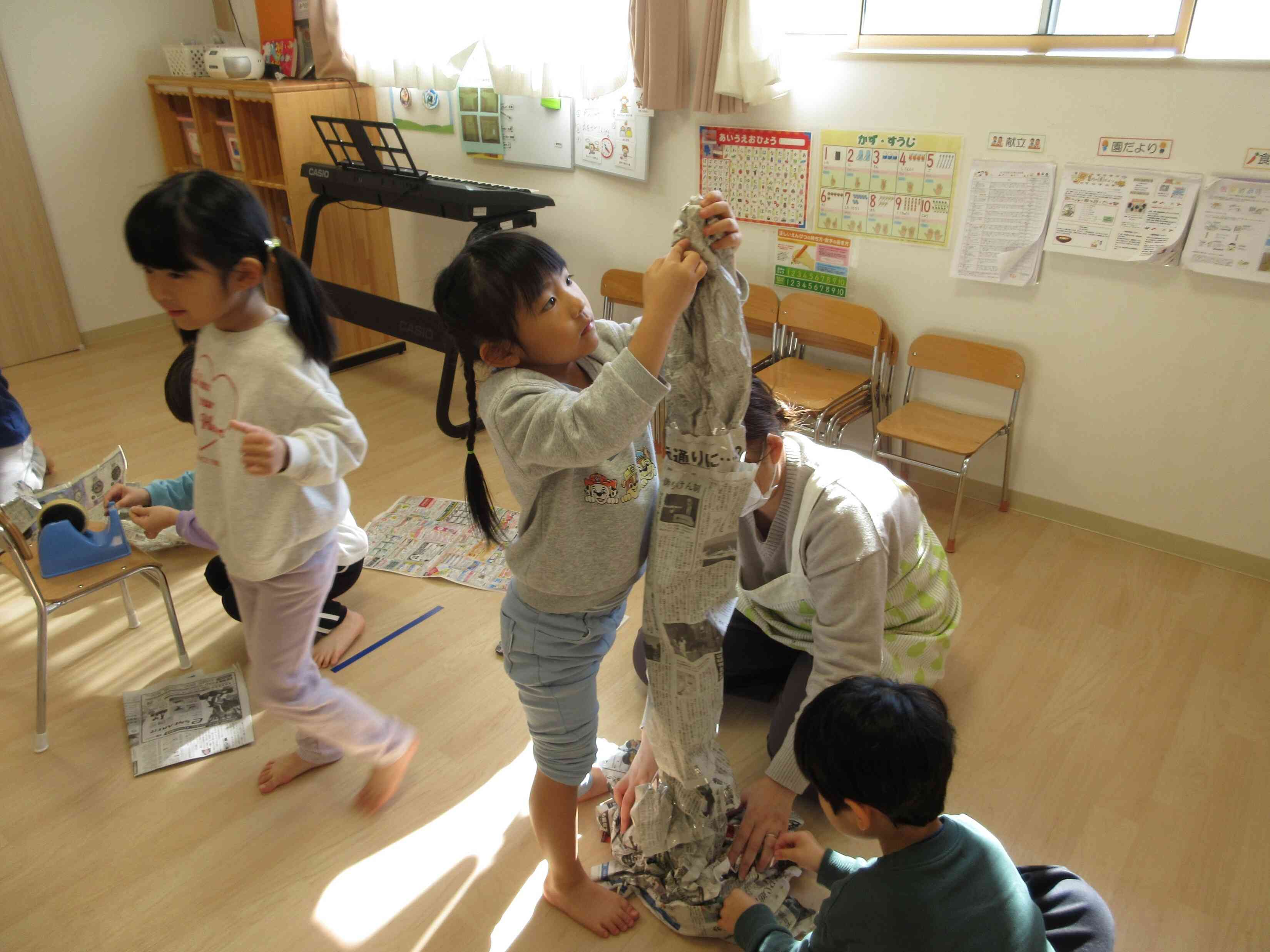 新聞紙ゲーム☆たくさん考えていました。