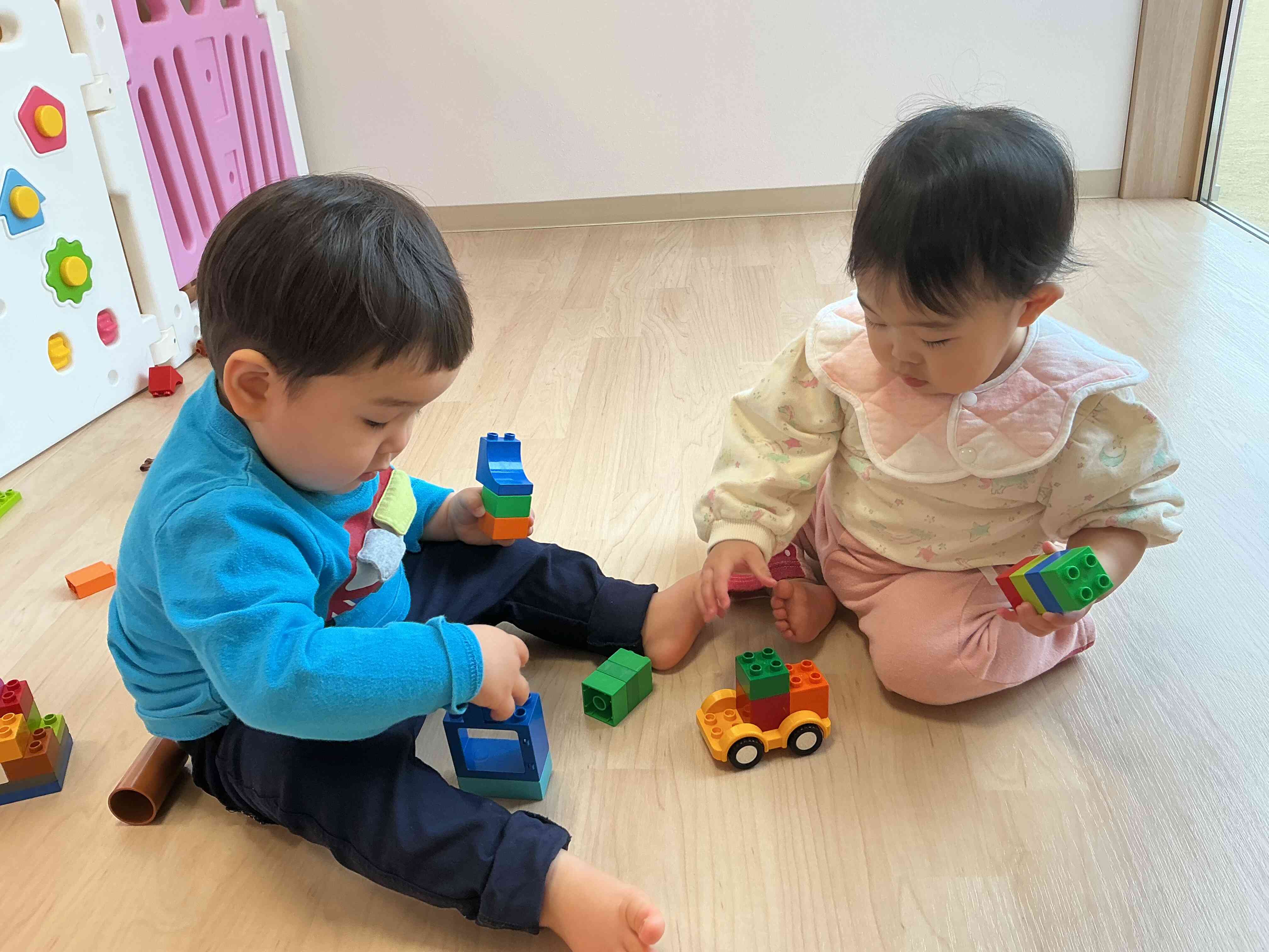 同じ遊びを楽しむ姿も見られるように・・・♪