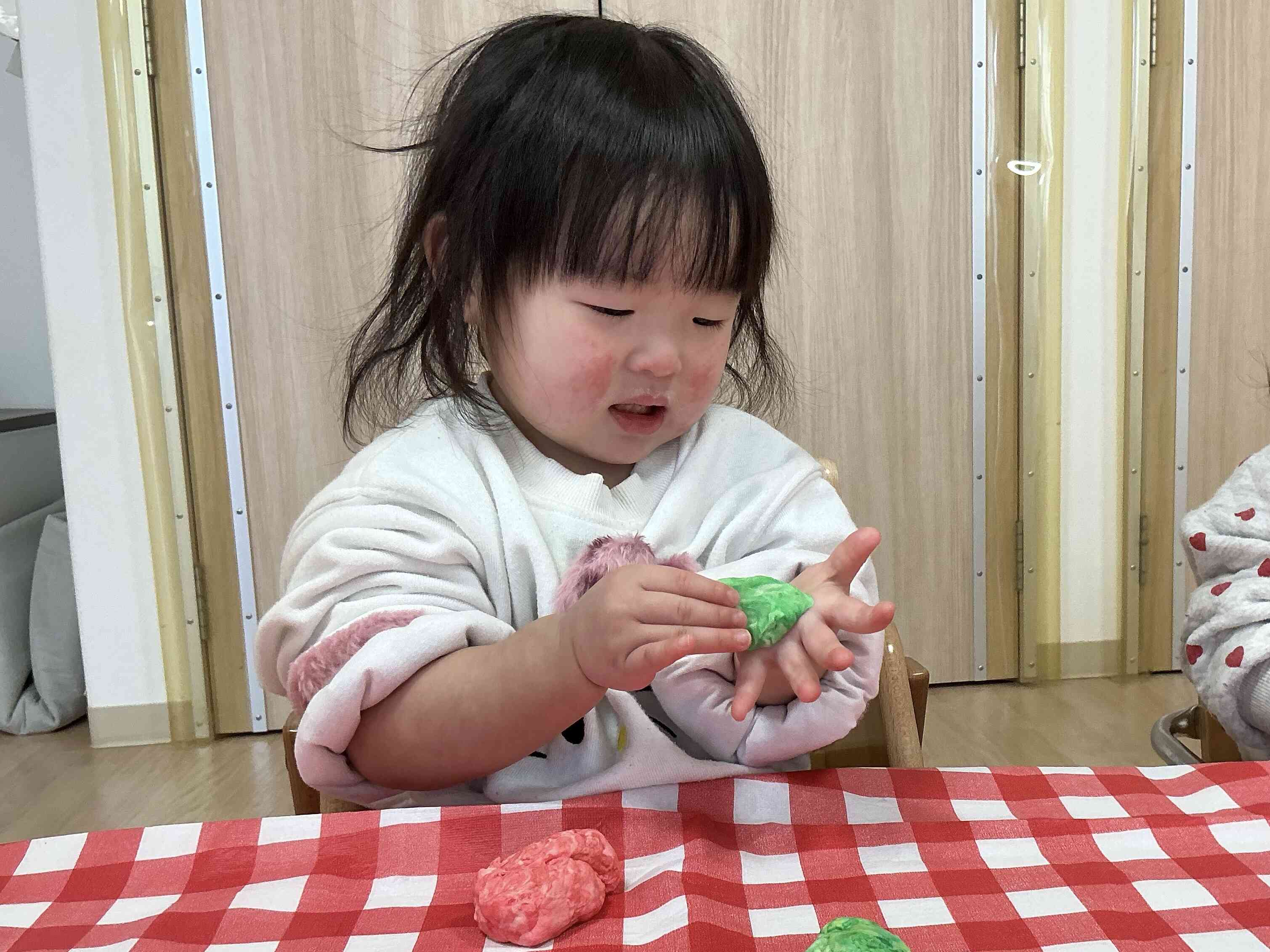 こうやって丸めるんだよね〜♪