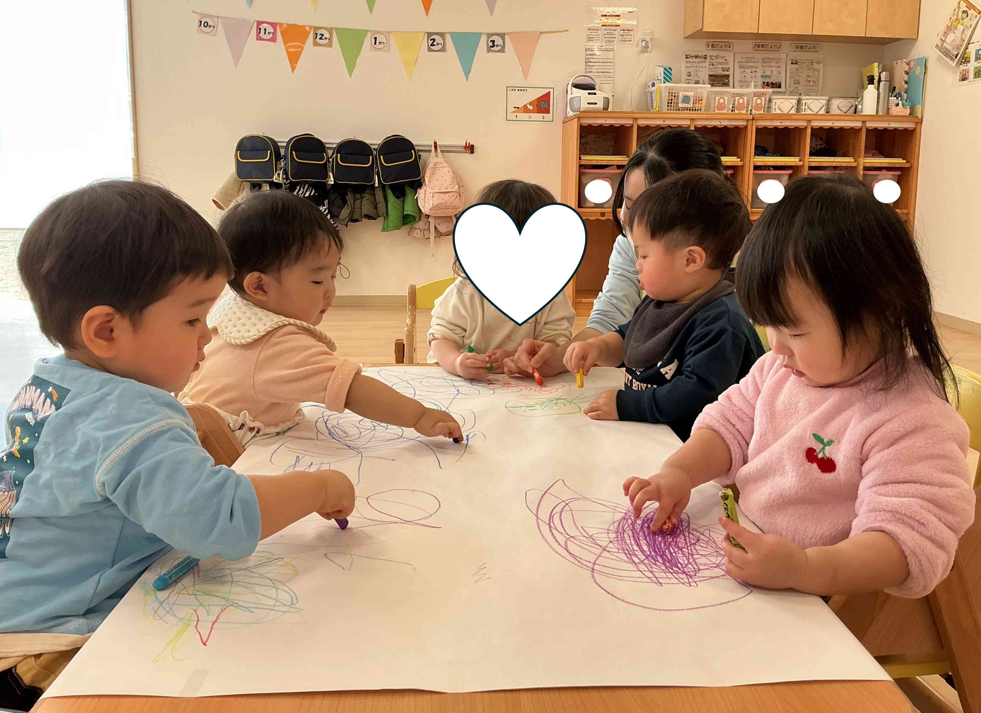 大きな紙にお絵描き楽しかったね★