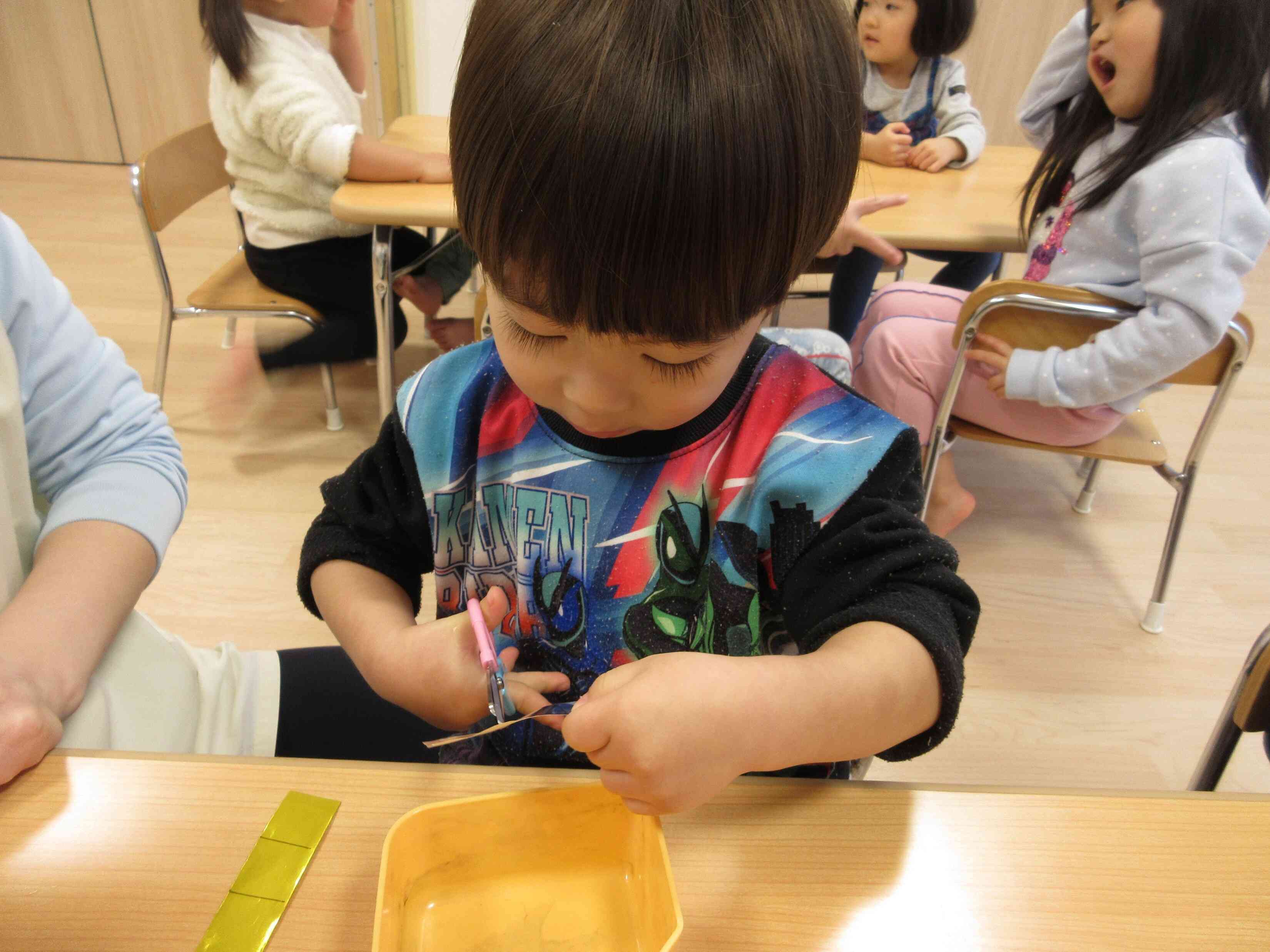 黒い線を見て切ってるよ！