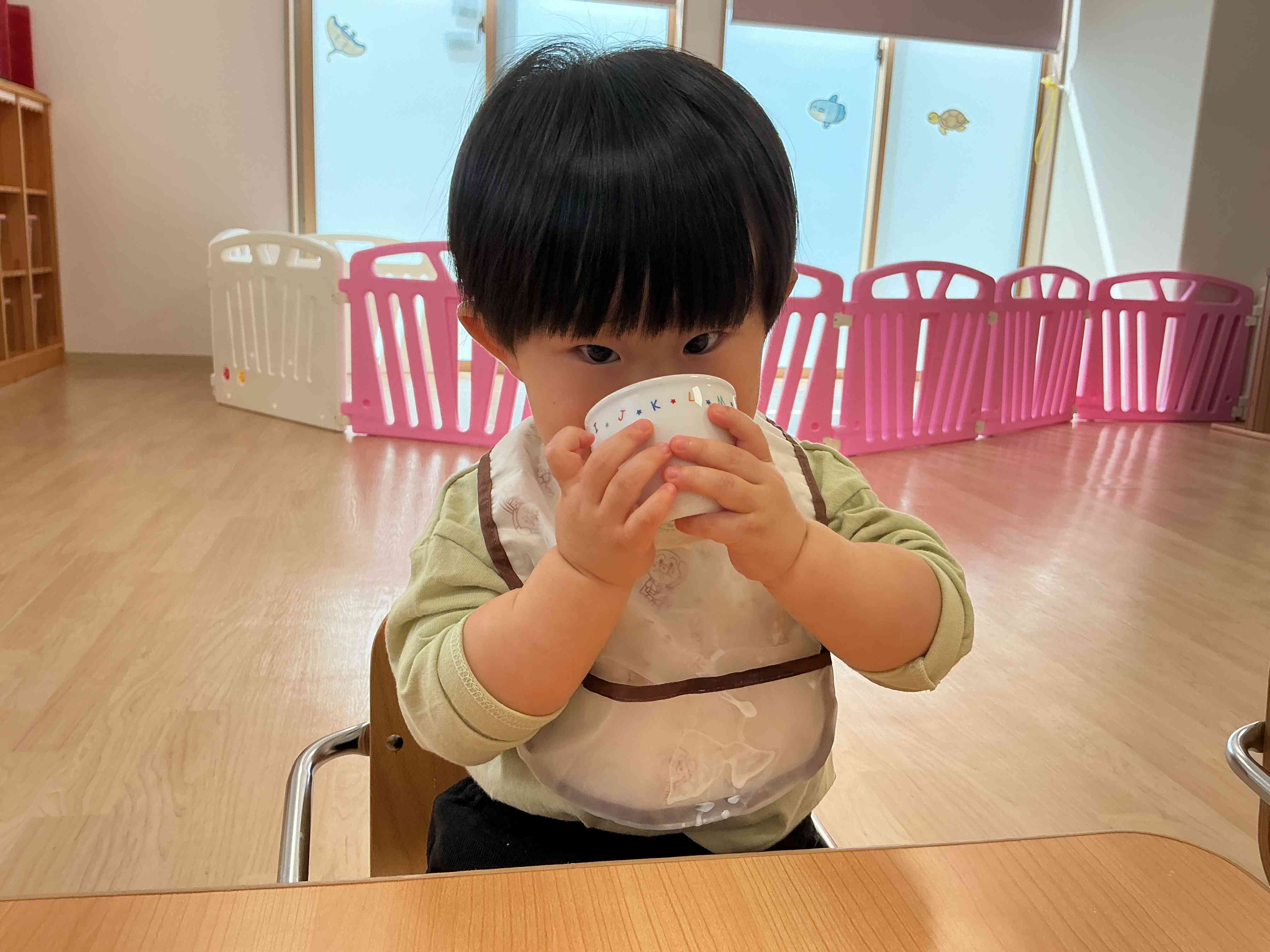 コップ飲みの練習中⭐︎