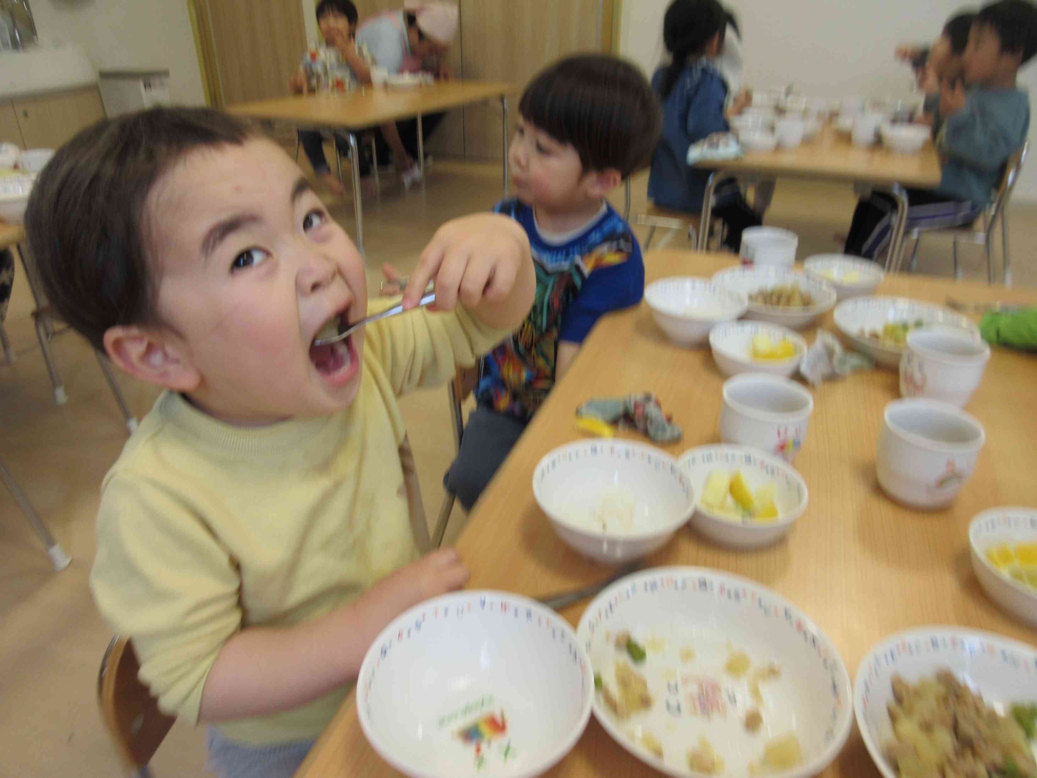 ぱくっと大きなお口で、いただきます。