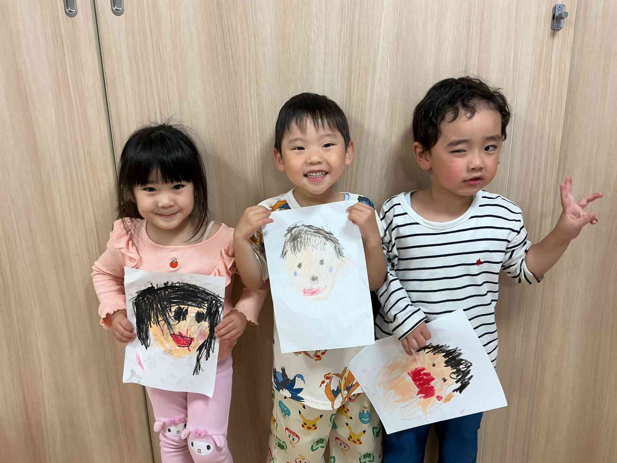 「にこにこえがおで はいチーズ!!」