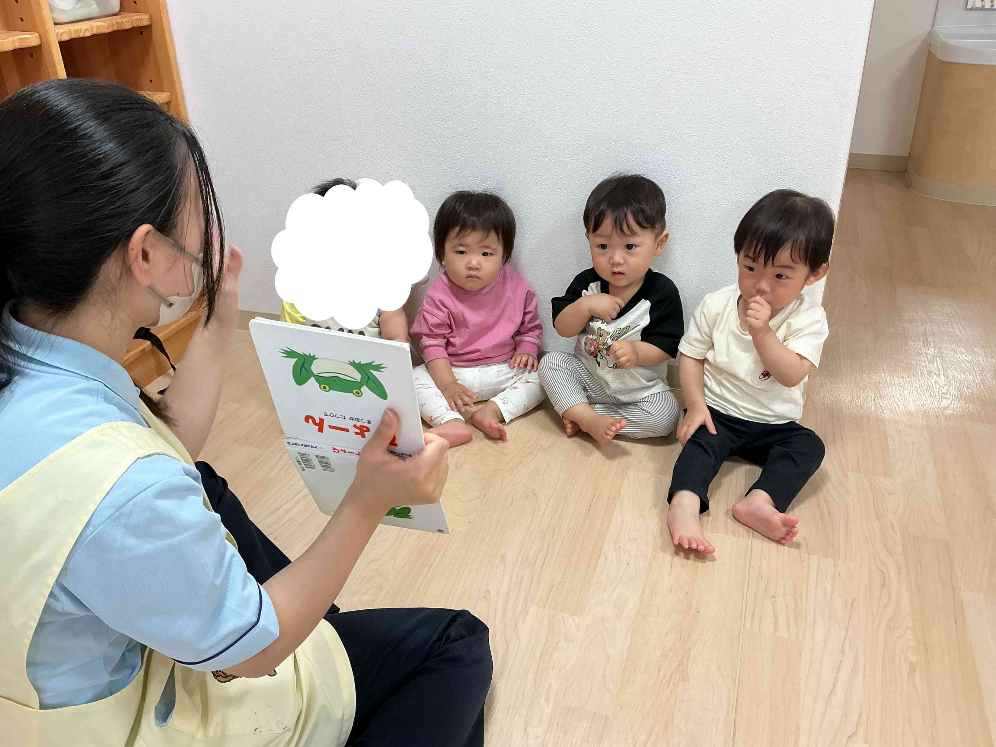 絵本に夢中のひよこ組さん★