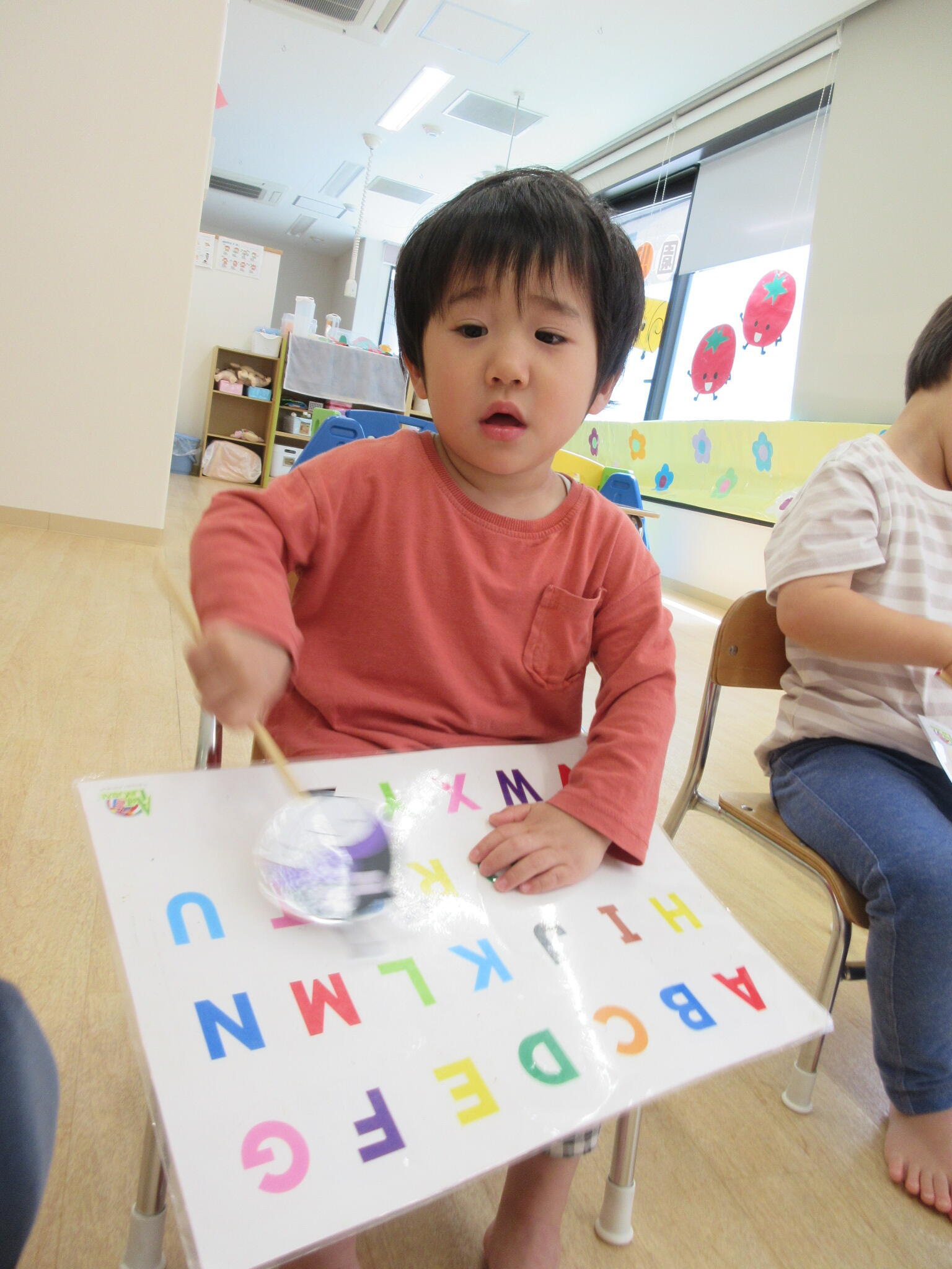 英語のレッスン☆彡｜ニチイキッズニッセイみらい淀屋橋保育園｜ニチイキッズ