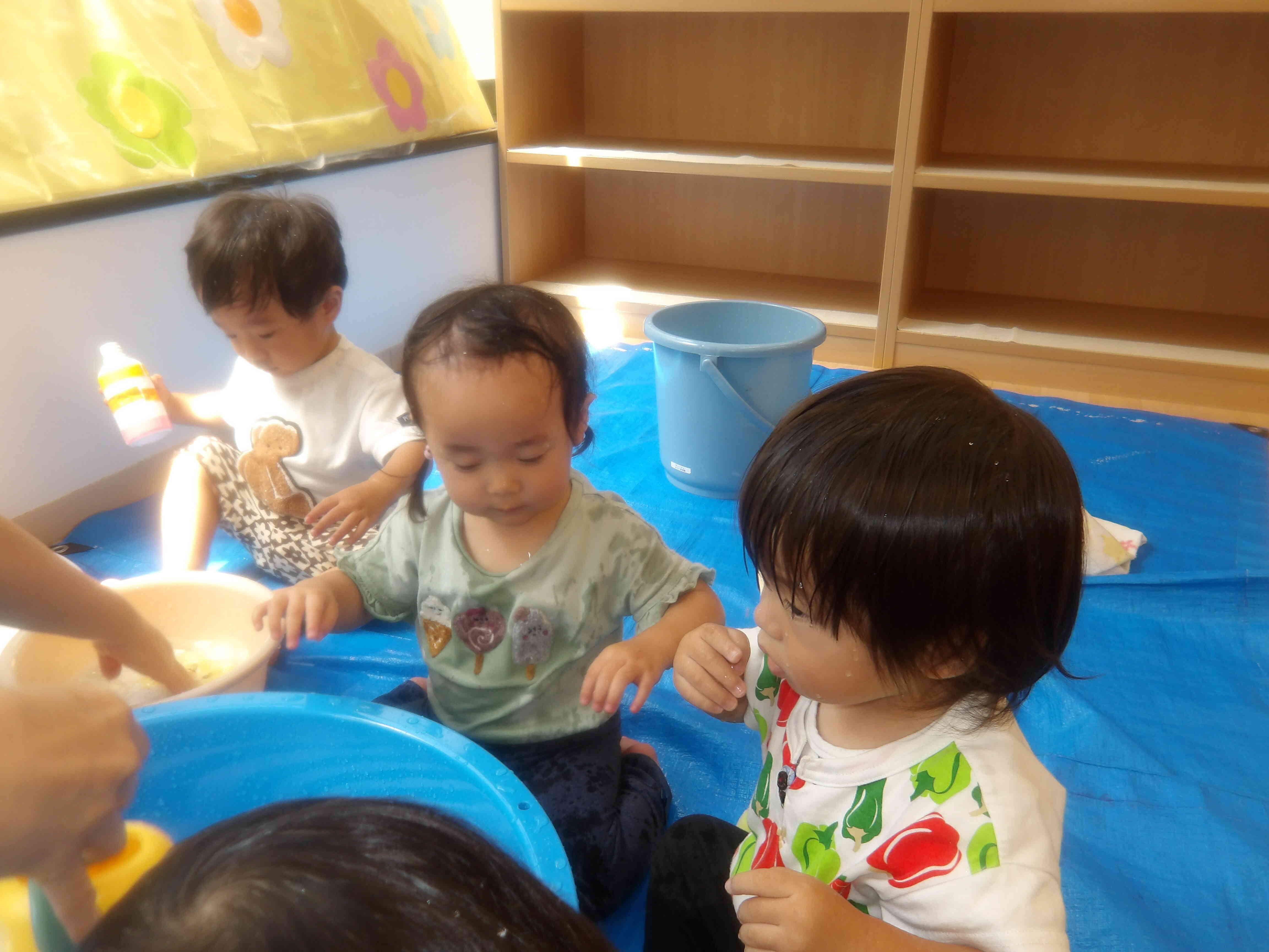 お水がお顔にかかってもへっちゃらだよ♪