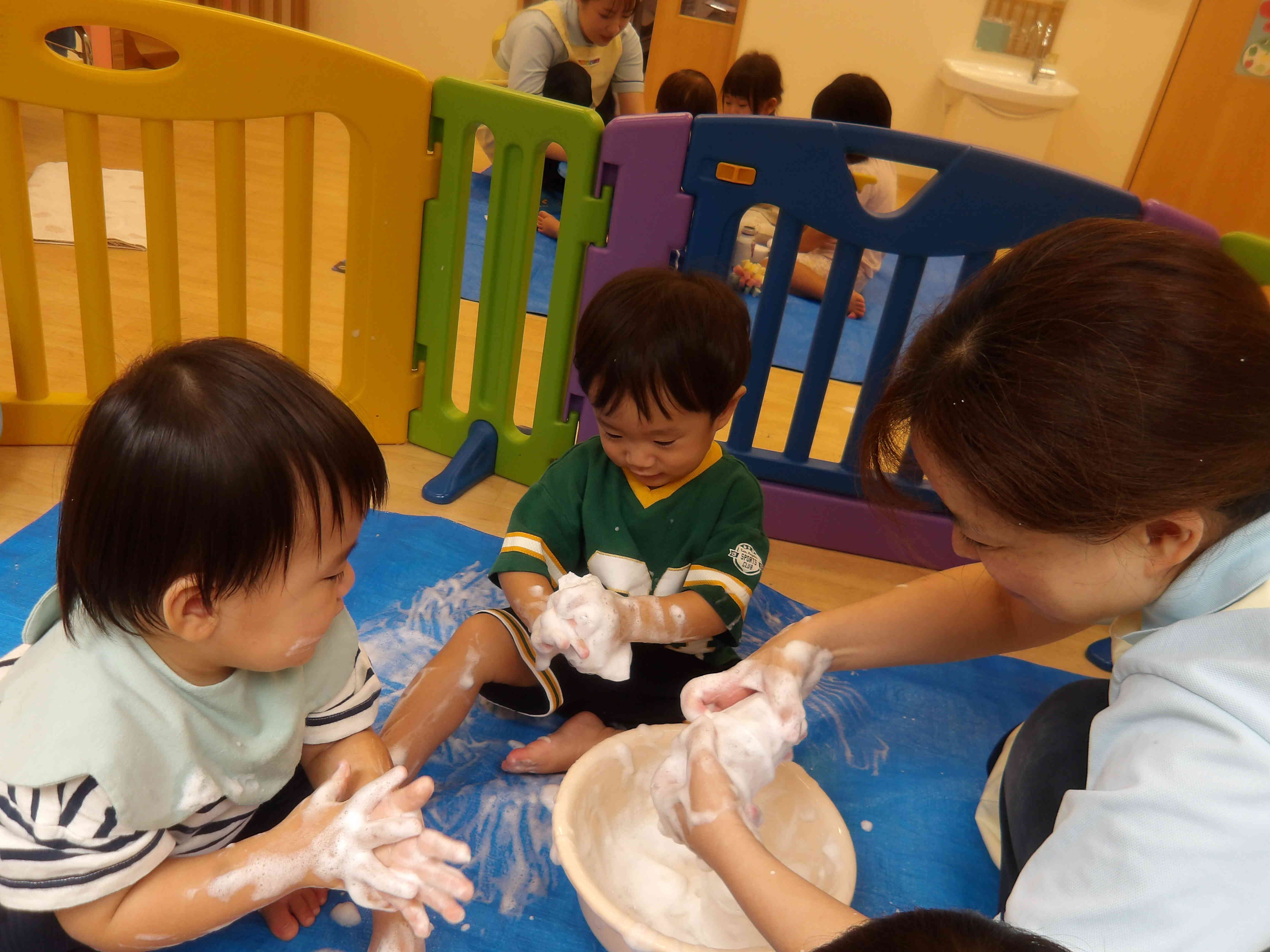 泡遊びに夢中です！