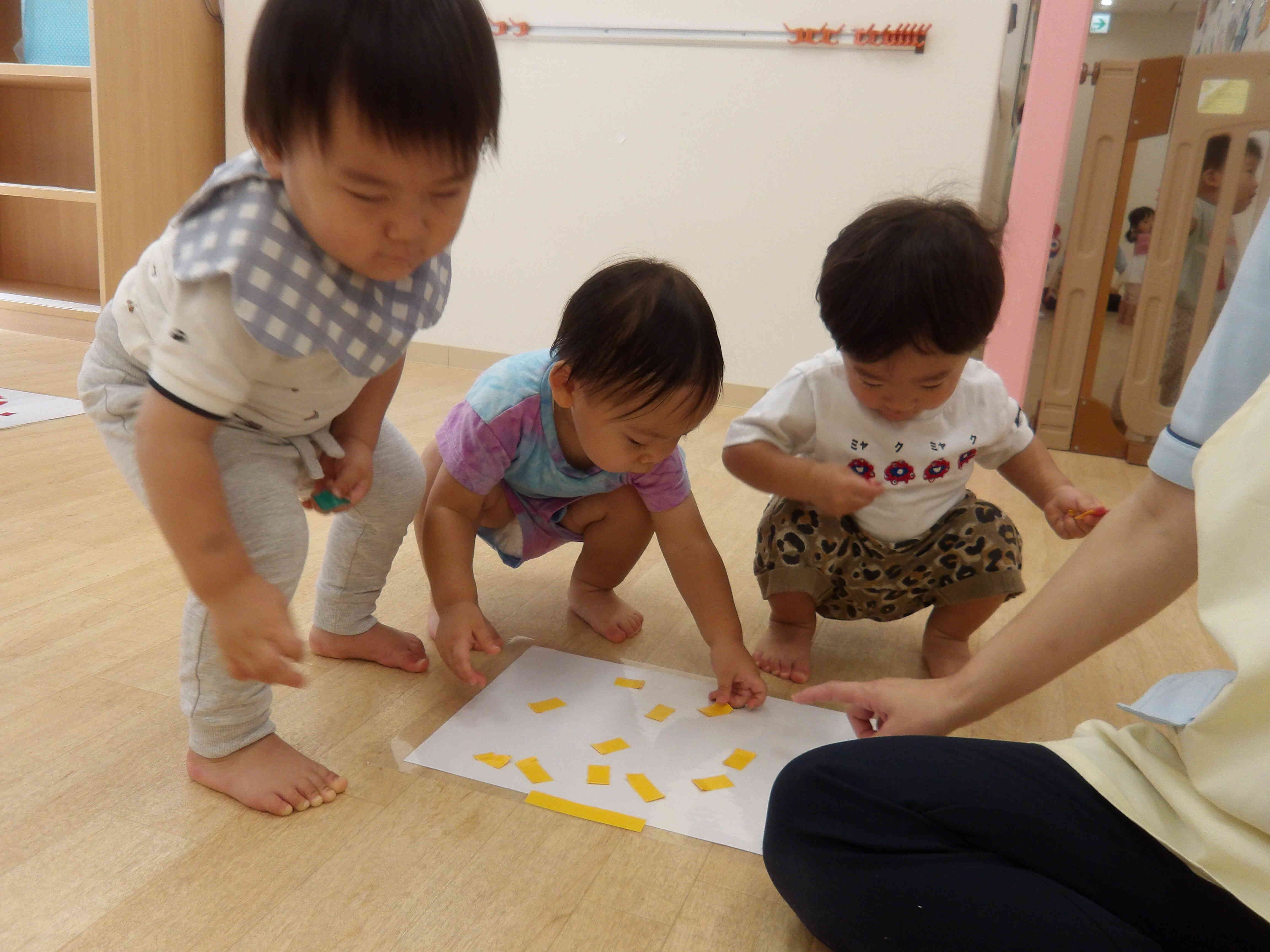 ビニールテープで遊んだよ！