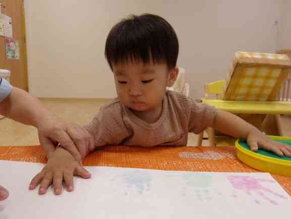 手形をとっておばけを作ったよ！～ひよこ組（0歳児）☆