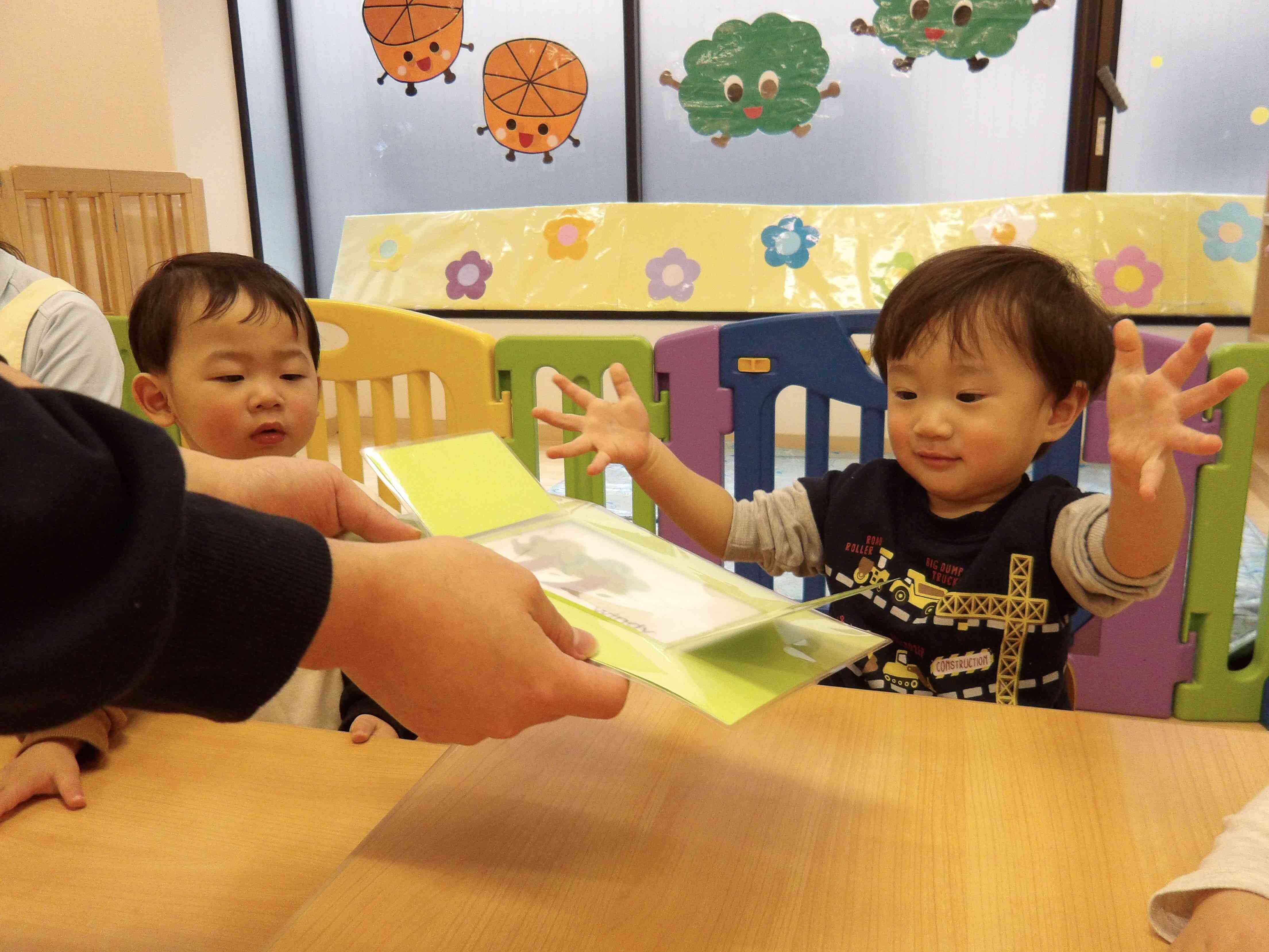 ノック、ノック、ノック〜♪