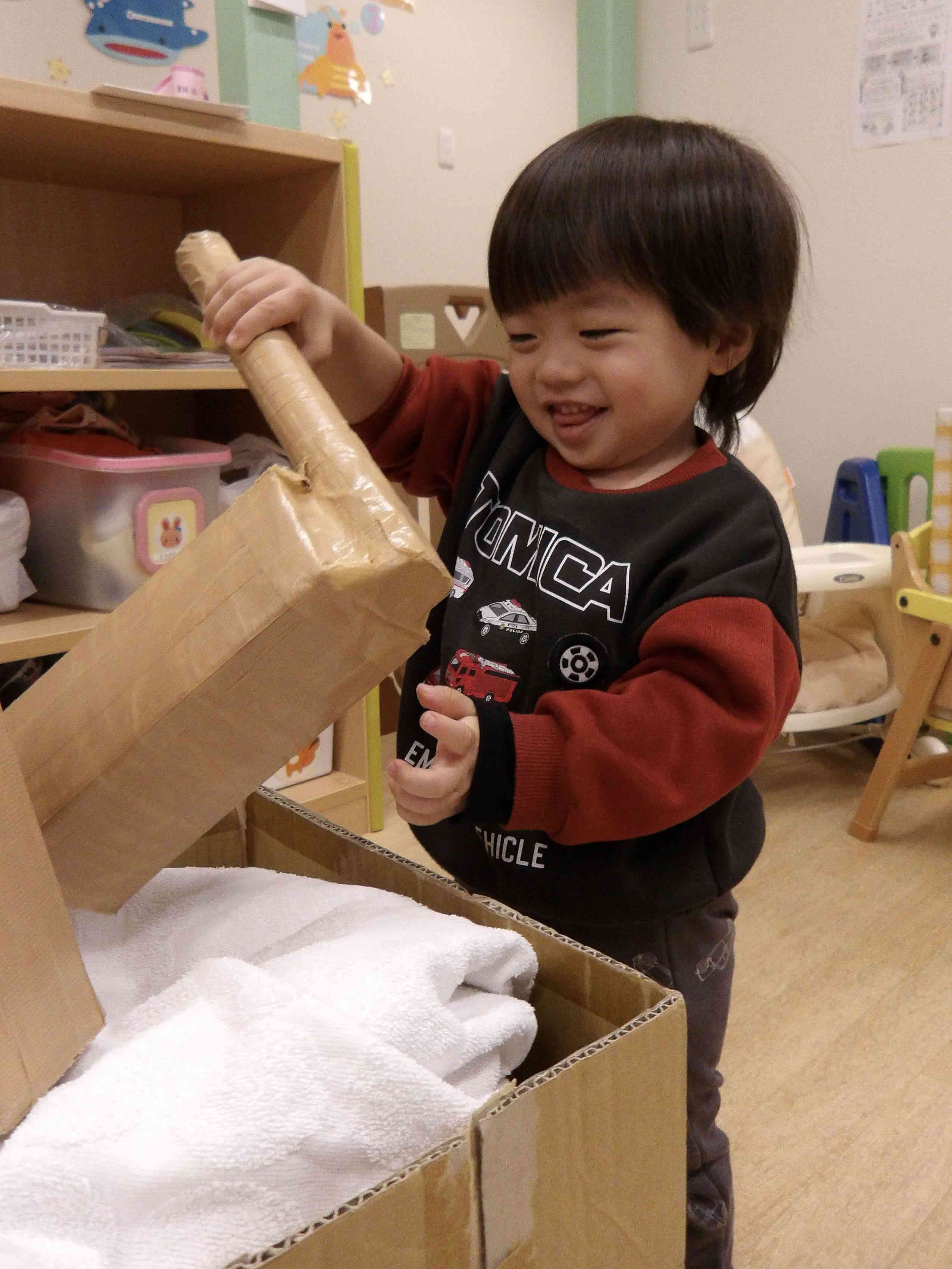 おもちをつきましょ、ぺったんこ〜♪