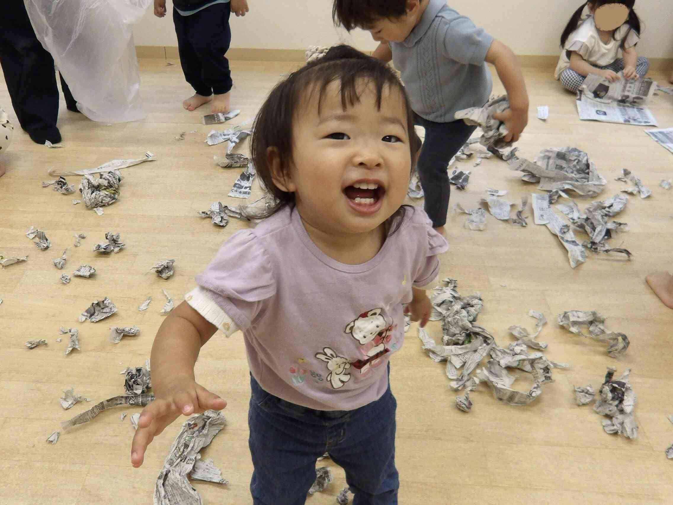 新聞紙あそびをしたよ！