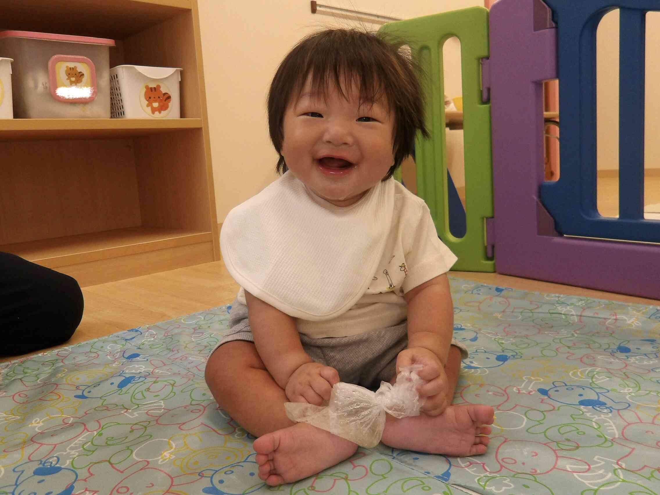 初めての感触にニコニコ♡