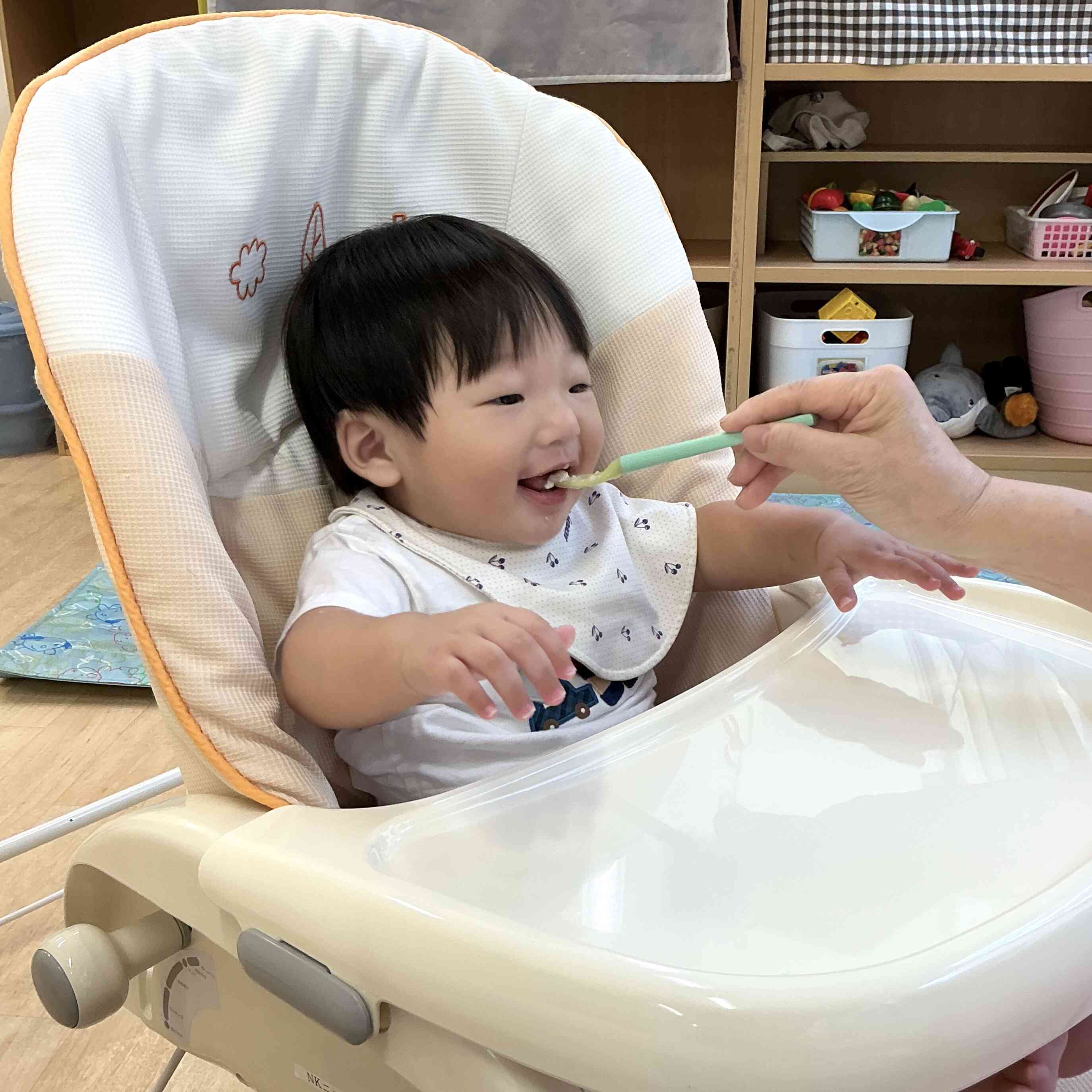ひよこ組さんのお食事ようす☆