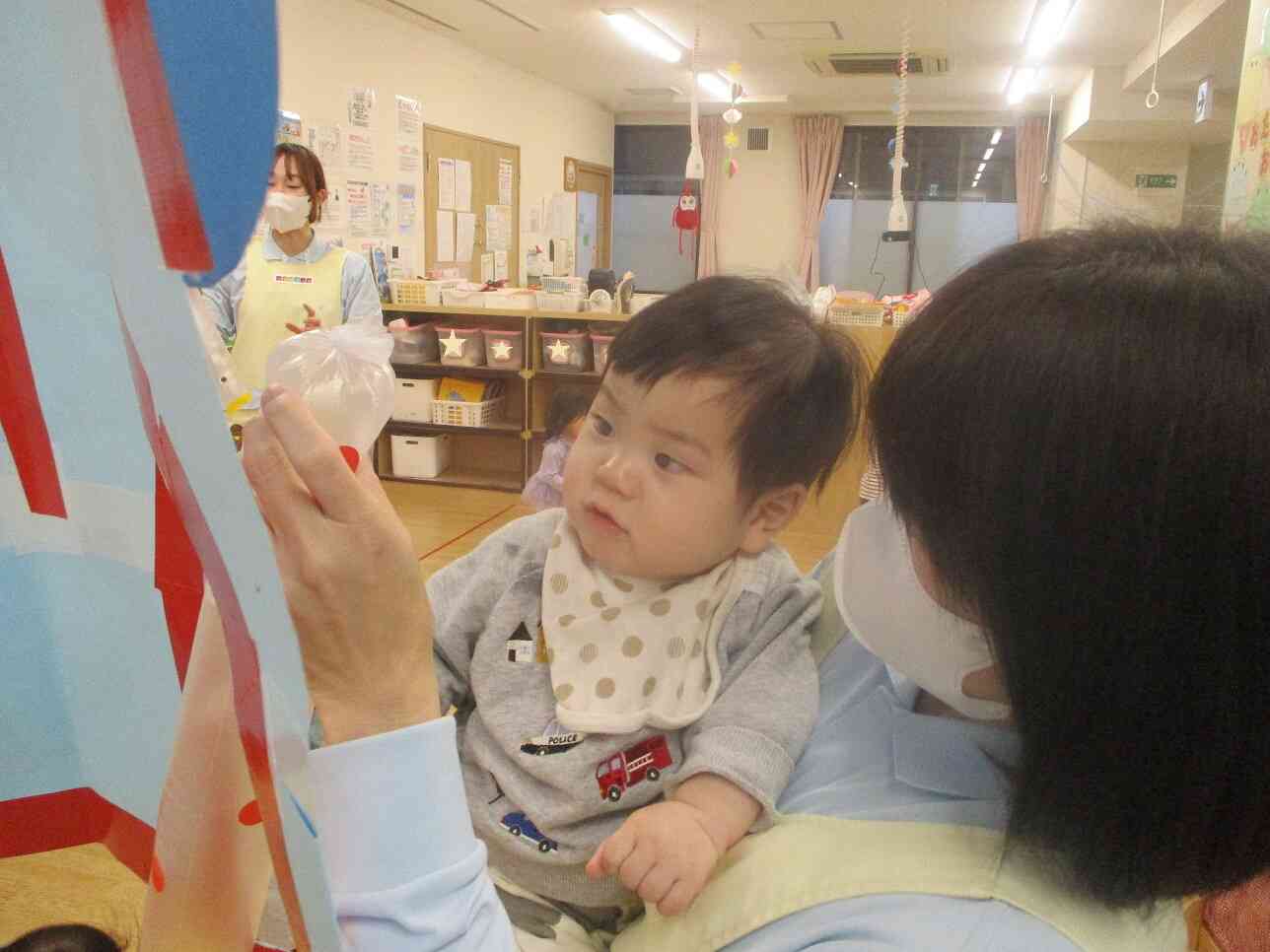 ０歳児クラスのお友だちも、先生と一緒に楽しみました！