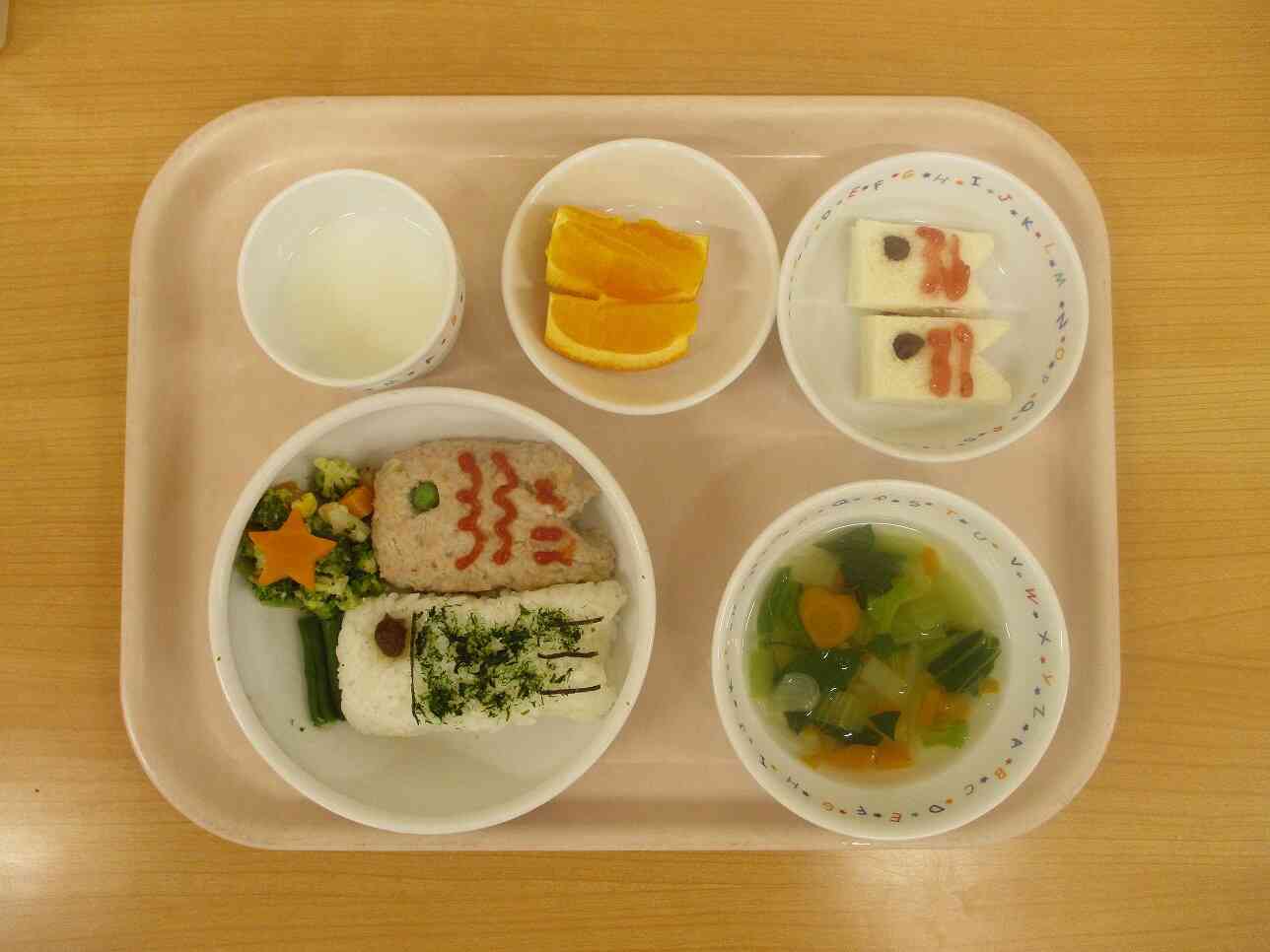 こどもの日の給食とおやつです！おいしそう～