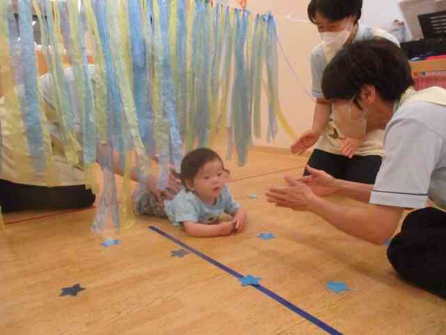 ０歳児さんも上手にくぐりぬけました～