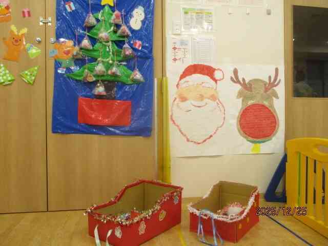 ニコニコ笑顔のサンタさんとトナカイさんです~