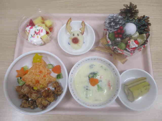 給食はクリスマススペシャルメニューです！
