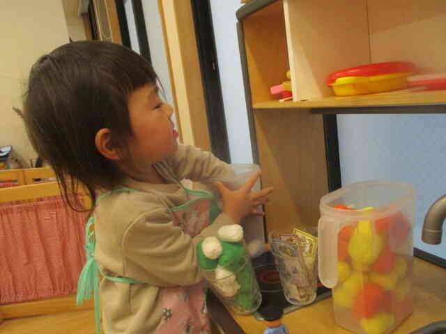 キッチンです、さて何をつくろうかな…食材いろんな色にしようっと